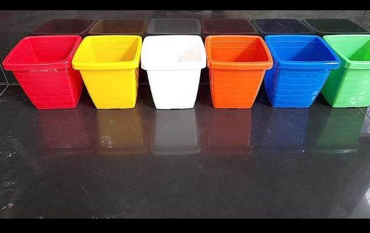 Chậu vuông trồng cây có móc treo