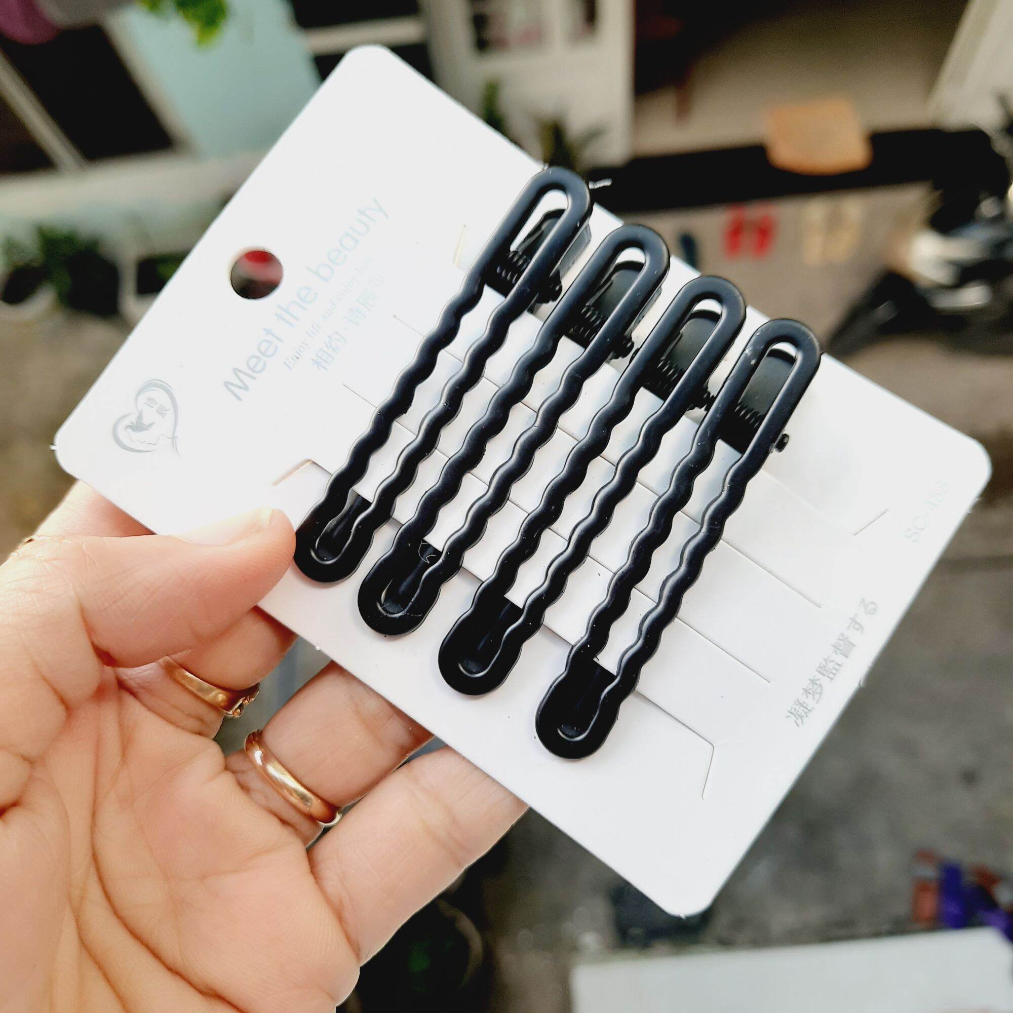 Vỉ 4 kẹp tóc mỏ vịt kim loại lượn sóng màu nhám đen