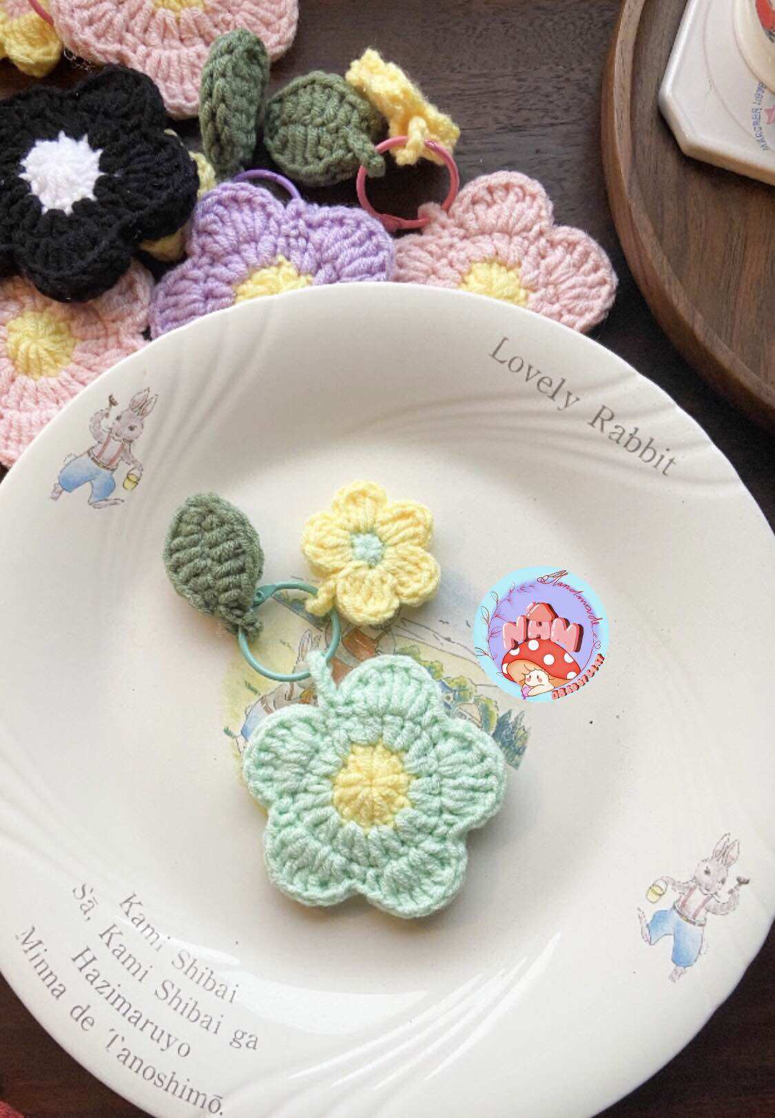 Móc khoá hình hoa bằng len handmade dễ thương