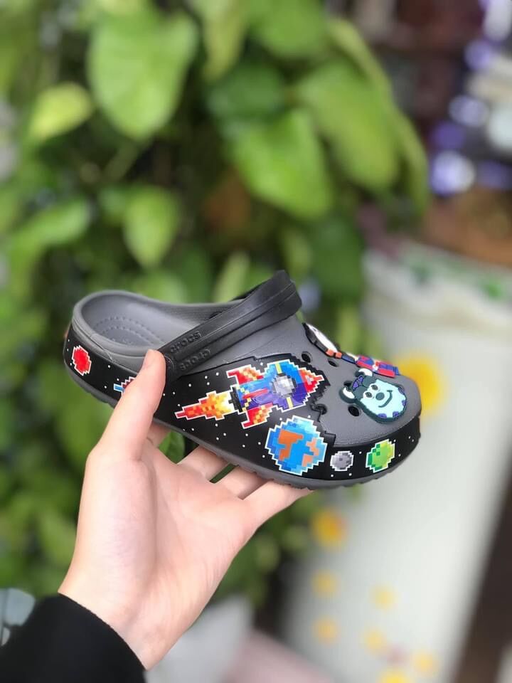 Sục crocs trẻ em- in hình tên lửa 3d