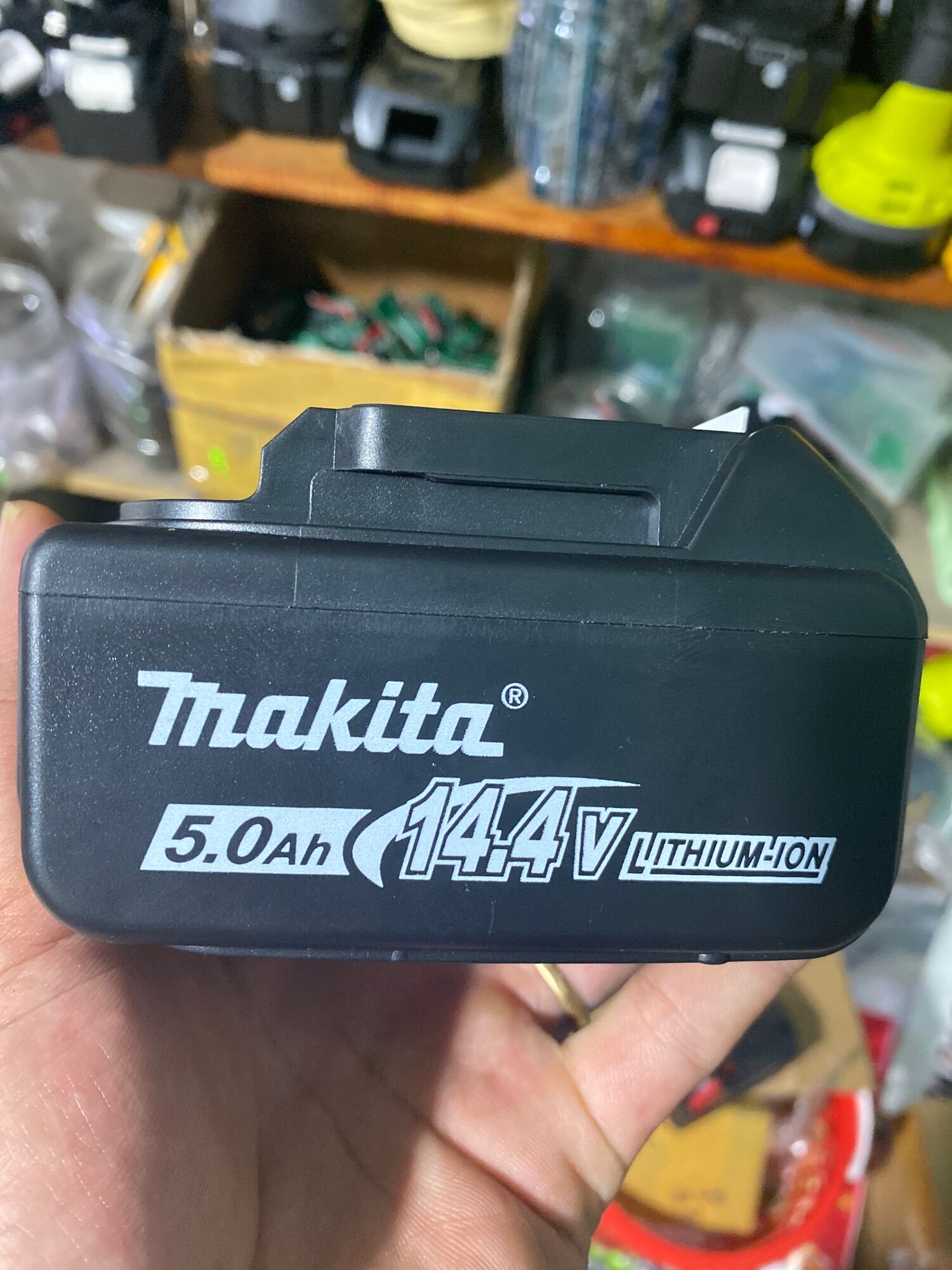 Võ pin makita 14.4 v tem in đẹp nhựa abs