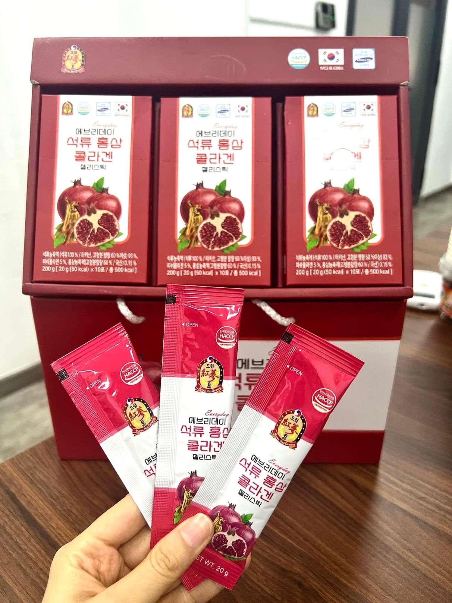 Thạch lựu hồng sâm Collagen Hàn Quốc