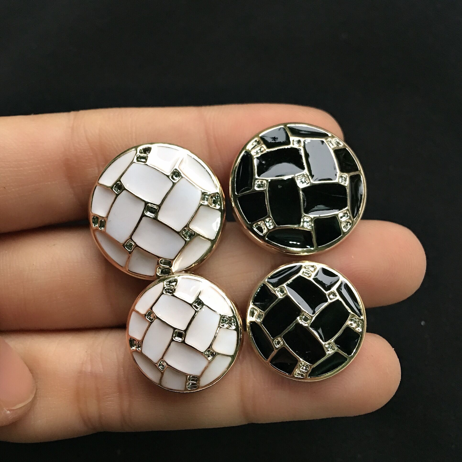 (N022) set 5 NÚT NHỰA 2 size 2 màu