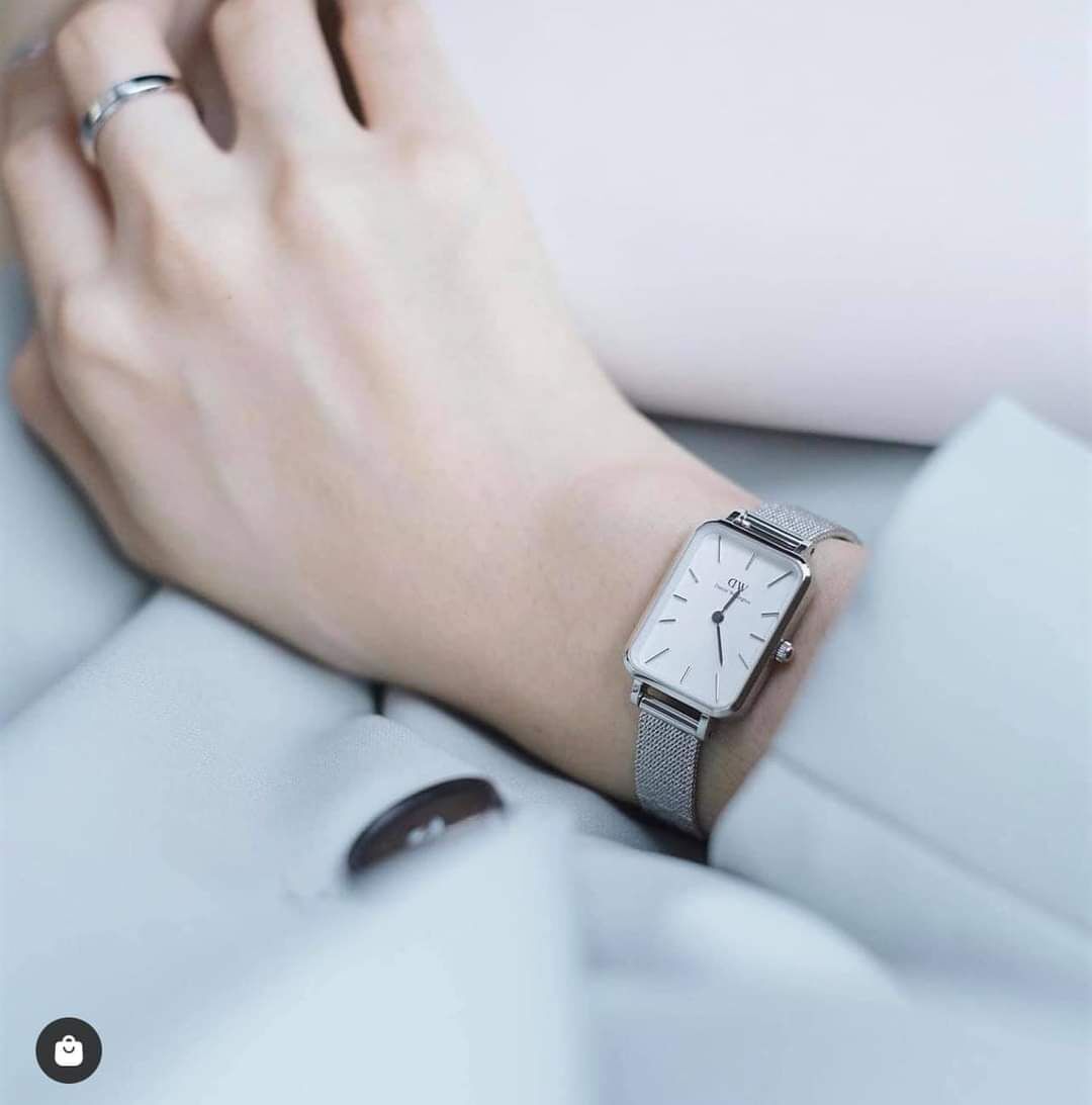 Đồng hồ DW nữ mặt vuông trắng, dây bạc