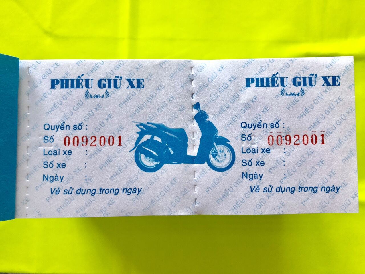 [HCM]Combo 10 cuốn vé gởi xe (6*14) Có số nhảy (Seri)