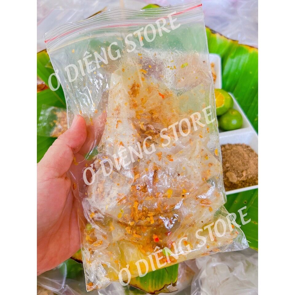Bánh tráng phơi sương + muối + hành phi + sate + mỡ hành + tắc m