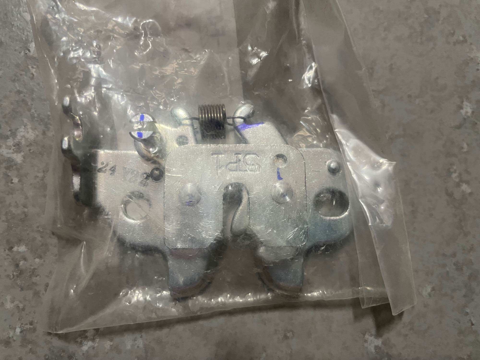 Bát khóa yên sau exciter 135 2011-2014