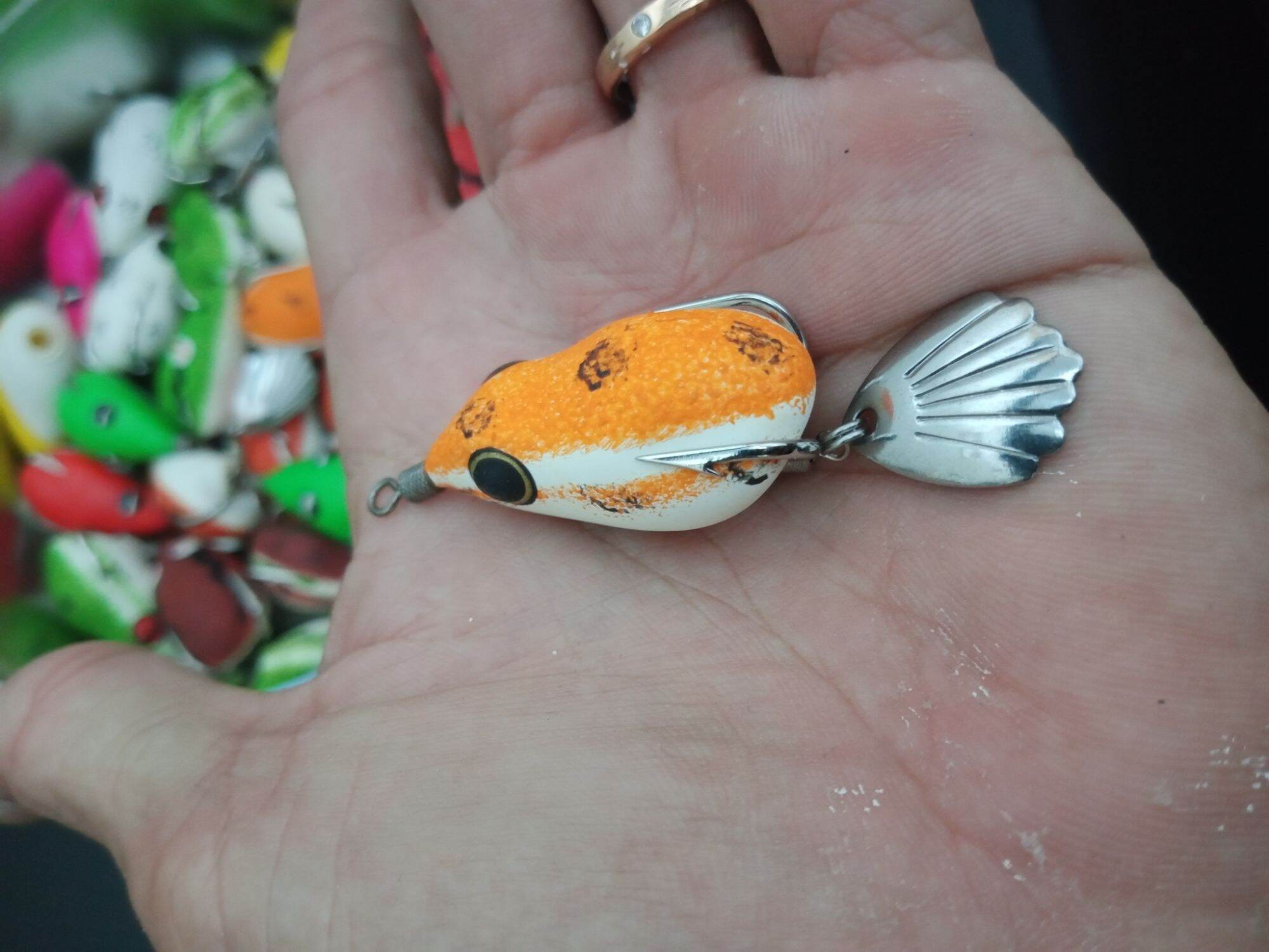 nhái hơi lưỡi độ thủ công.. 3.7cm. nổi.