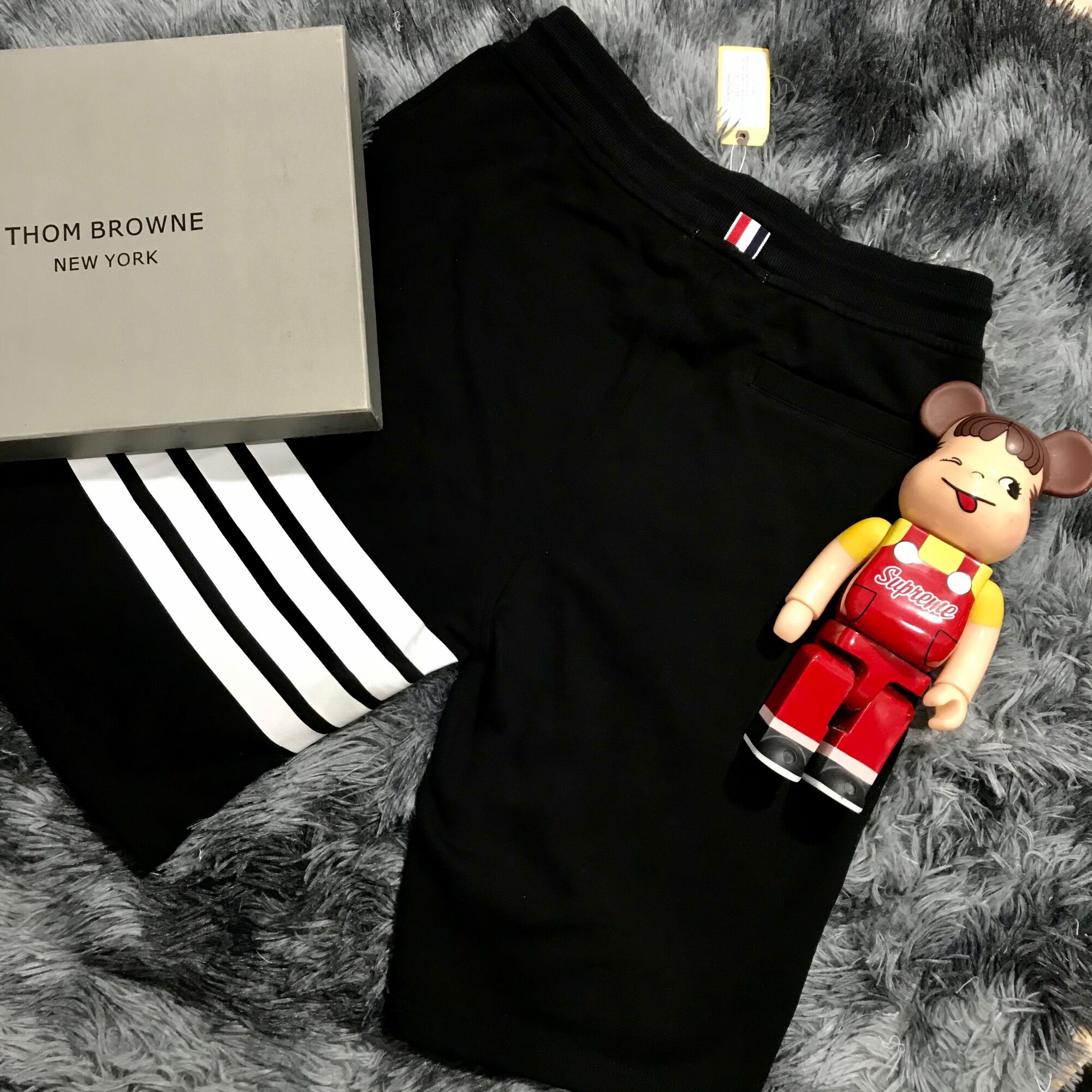 Quần short Thom Brown đen cao cấp