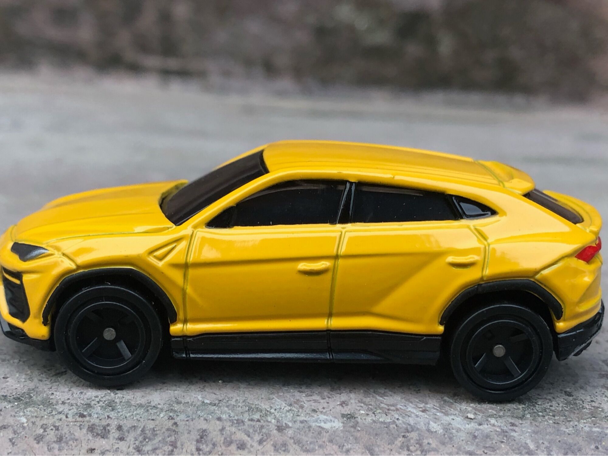 Xe Mô Hình TOMICA Lamborghini Urus- SUV 1:64