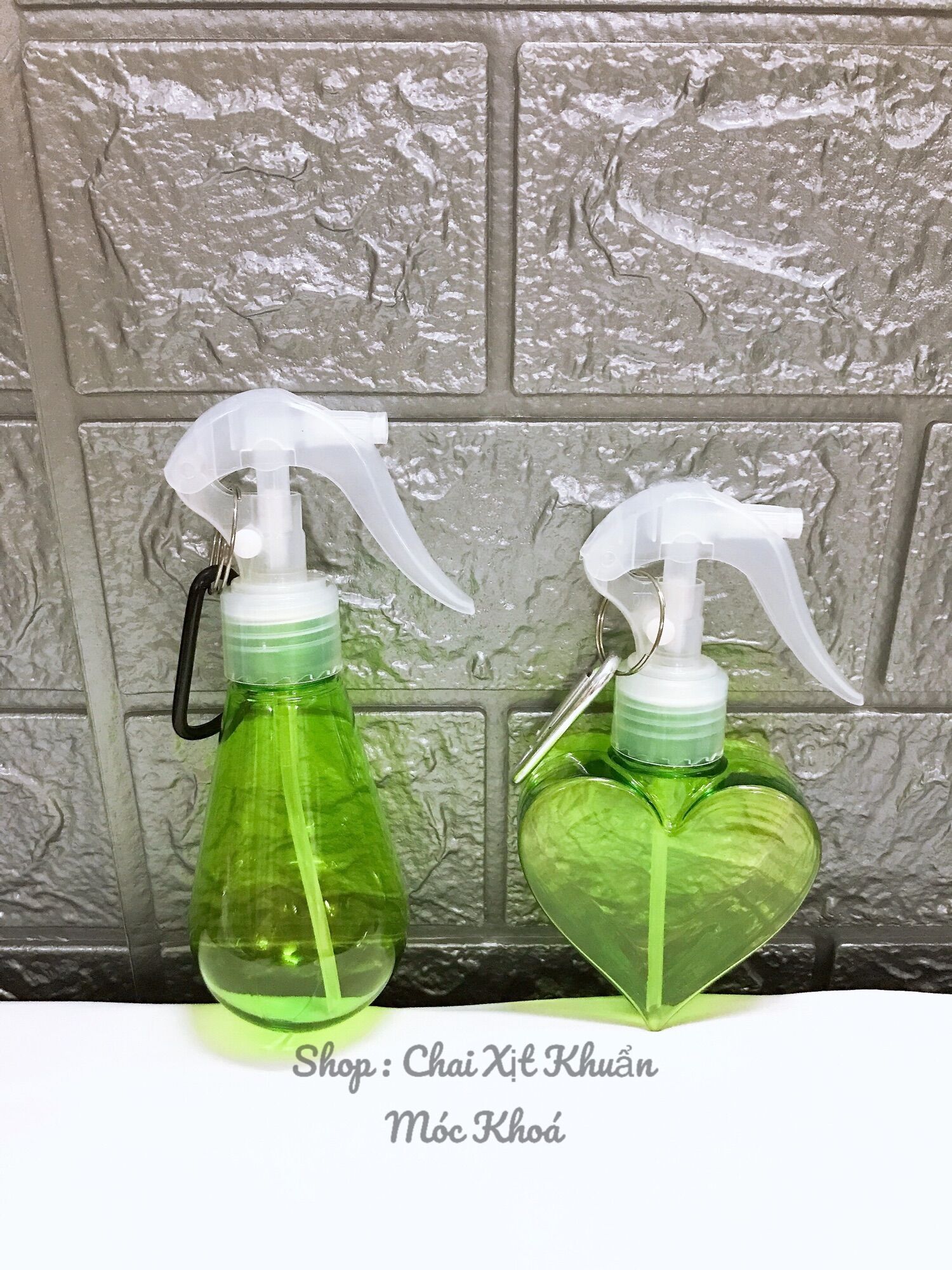 Combo 2 Chai Xịt Khuẩn Mini Móc Khoá ( 100,90ml) Trái Tim , Bóng Đèn