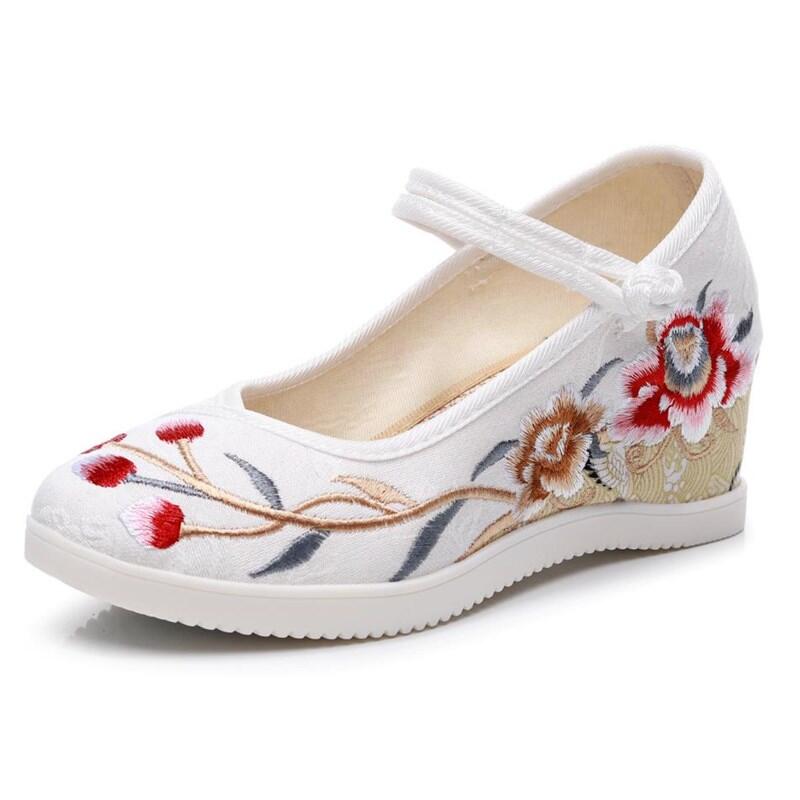 Giày Phối Hán Phục Phong Cách Cổ Mẫu Mới Giày Vải Thêu Hoa Phong Cách Trung Quốc Giày Cổ Trang Gót Cao Lót Trong Bắc Kinh Cũ Giày Một Lớp Nữ