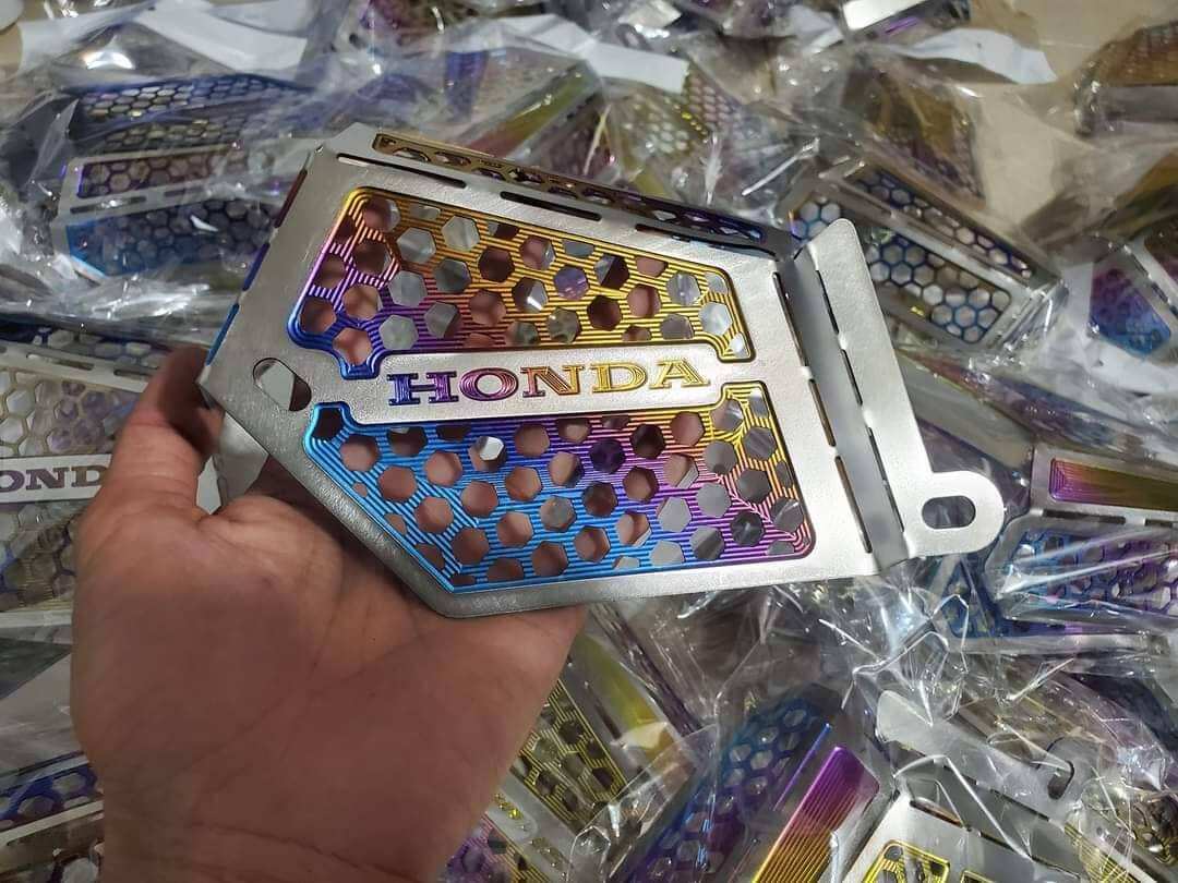 Che bình nước mát phụ titan xe Vario, Ab.