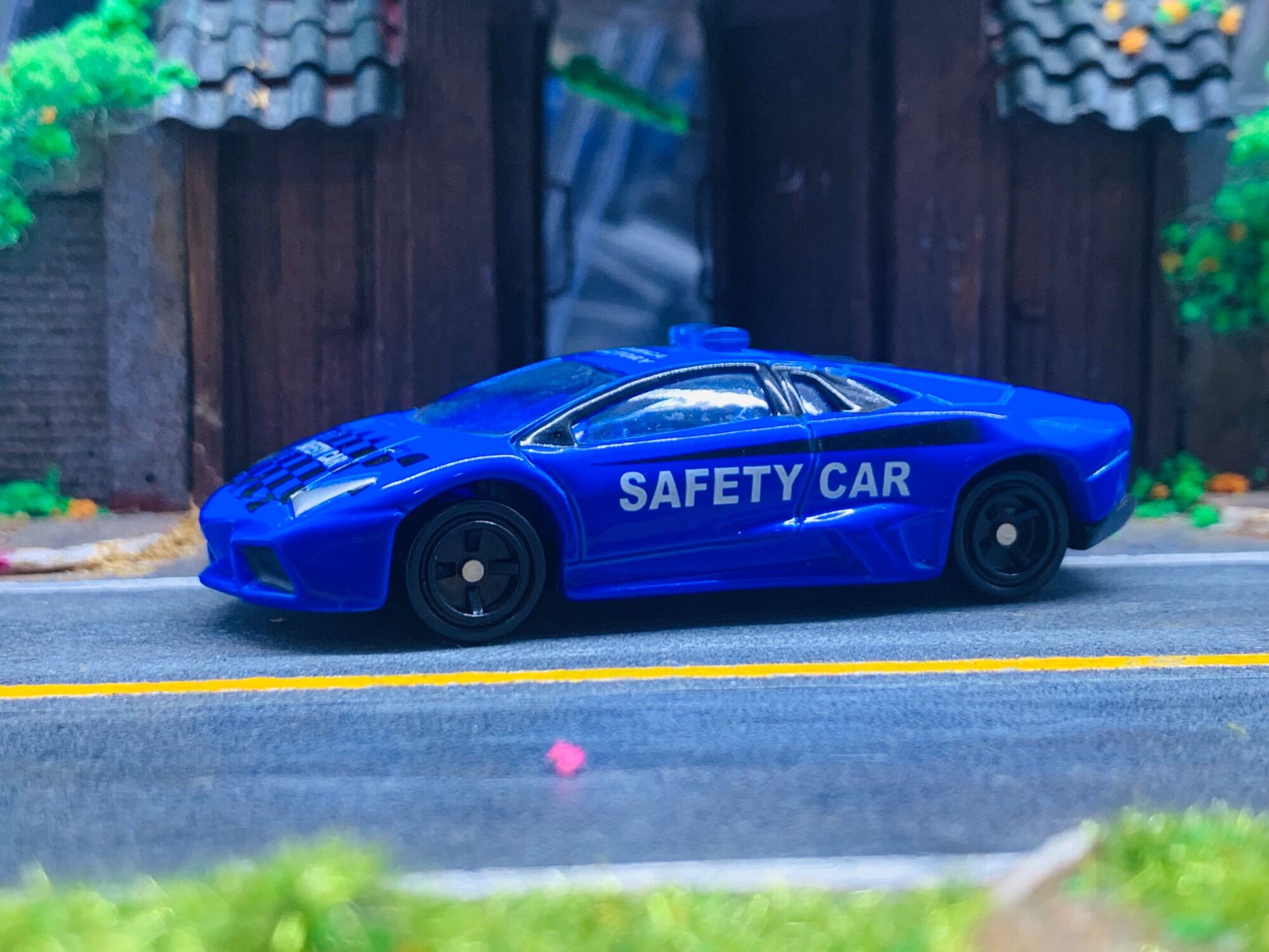 Hobby Store xe mô hình Tomica Lamborghini Reventon Safety Car Airport