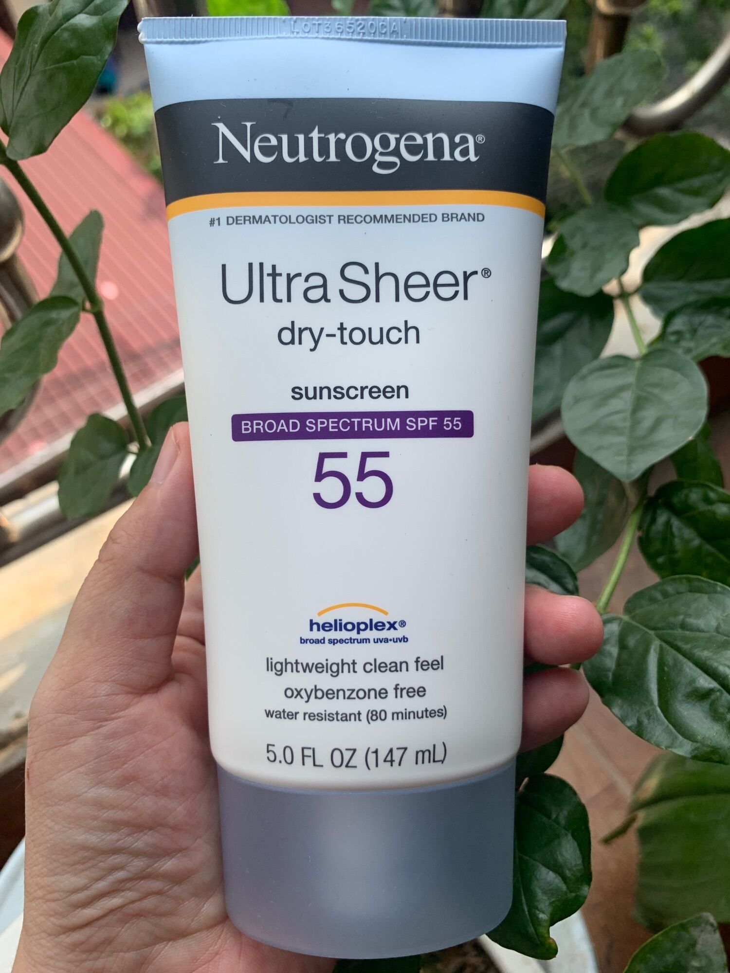 Kem chống nắng  Neutrogena Ultra Sheer Dry Touch spf 55; 147ml