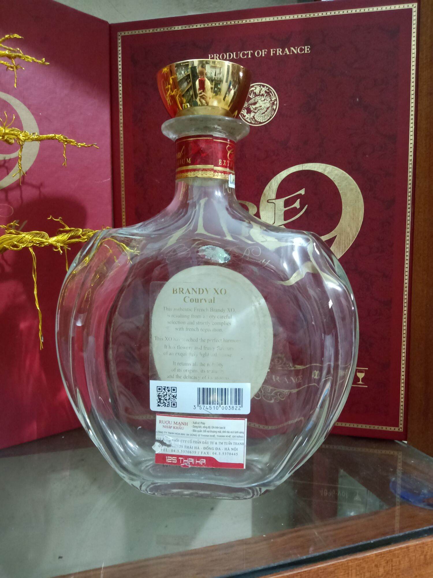 Vỏ chai XO dáng cờ độc lạ