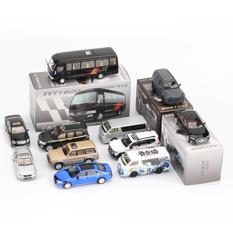MASSI | Mô Hình Hợp Kim Toyota Land Cruiser Tỷ Lệ 1:64 Màu Đen