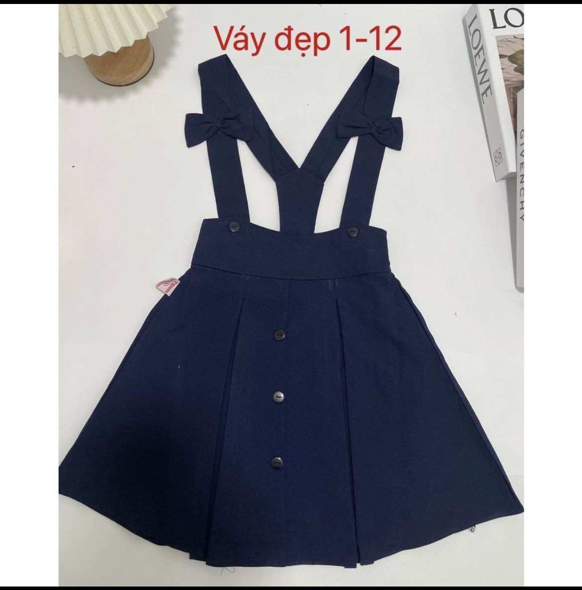 Váy yếm cho học sinh bé gái , chân váy có dây