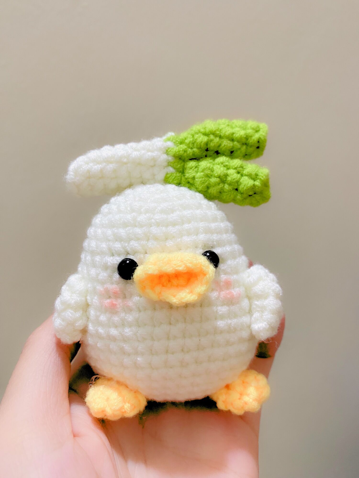 Móc khoá bằng len handmade vịt đội cây hành