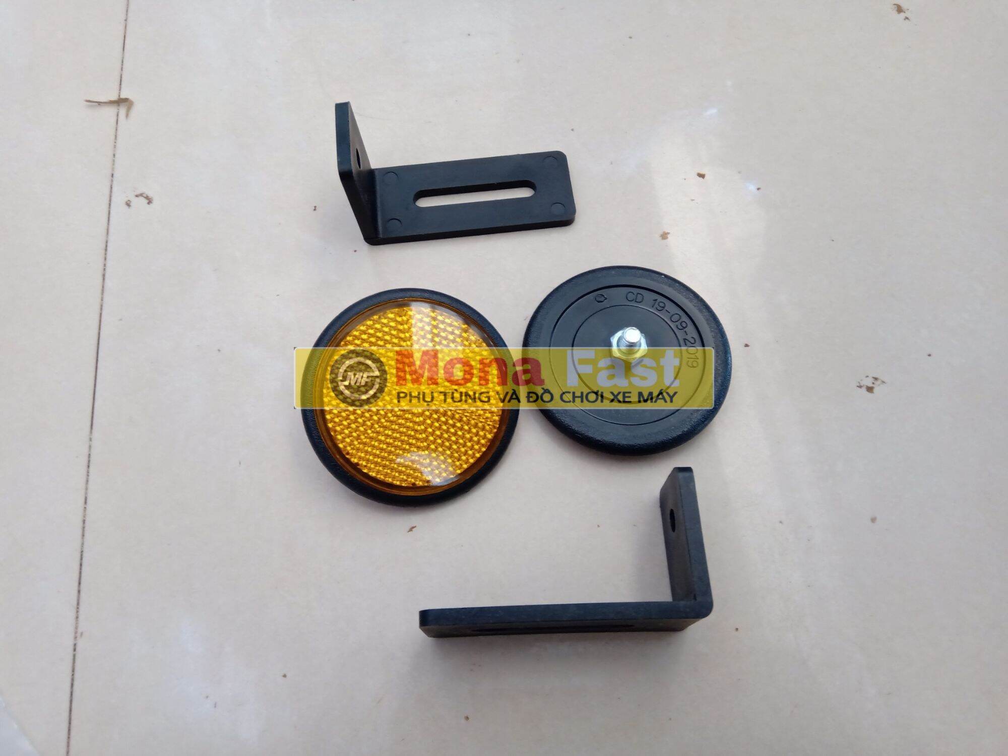 Mắt mèo phản quang gắn biển số xe máy