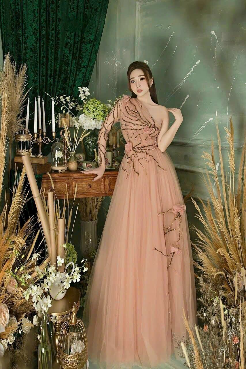 ĐẦM MÀ HOA LỆCH VAI