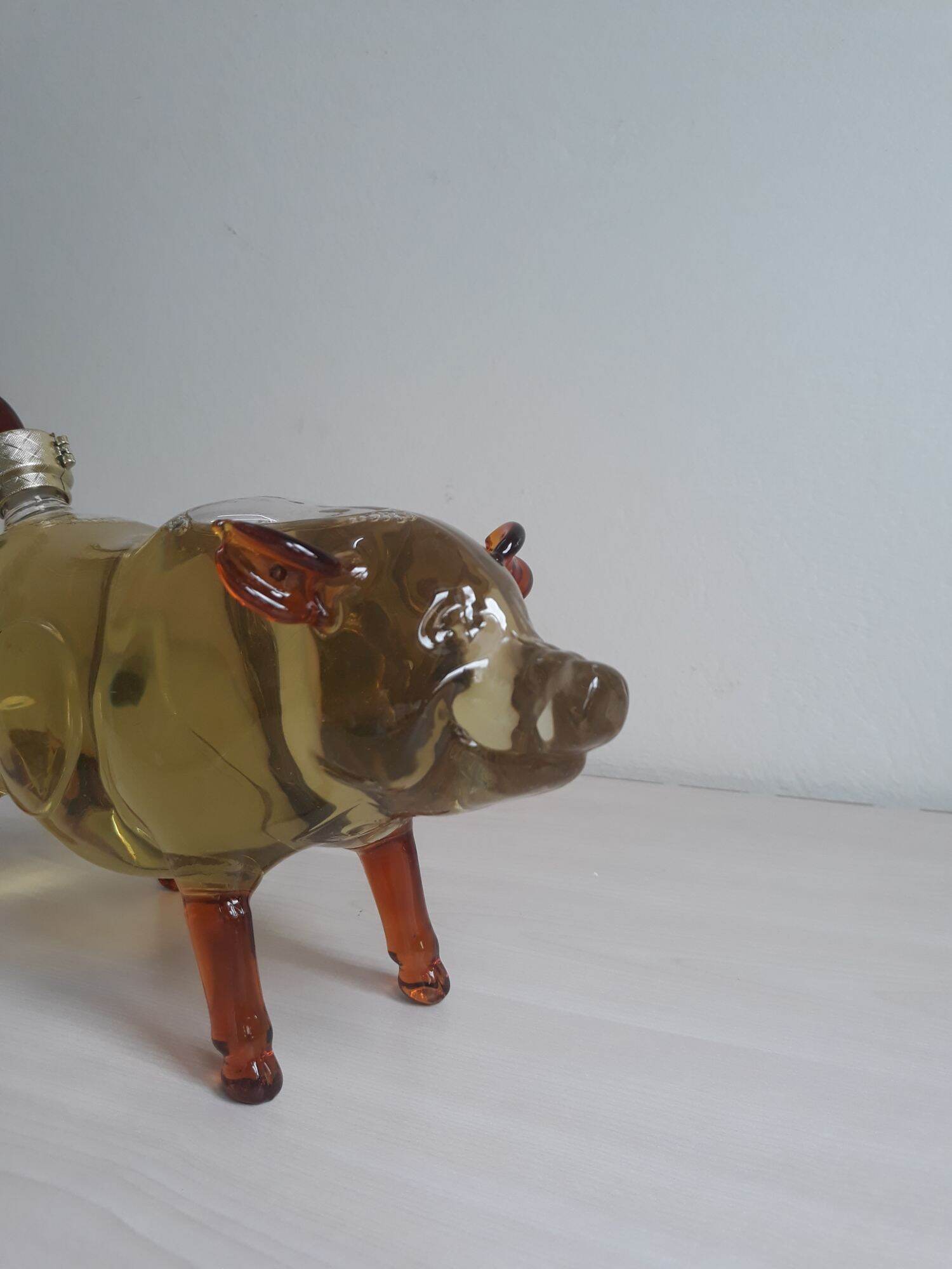 Bình thủy tinh đựng rượu hình con lợn Ỉn