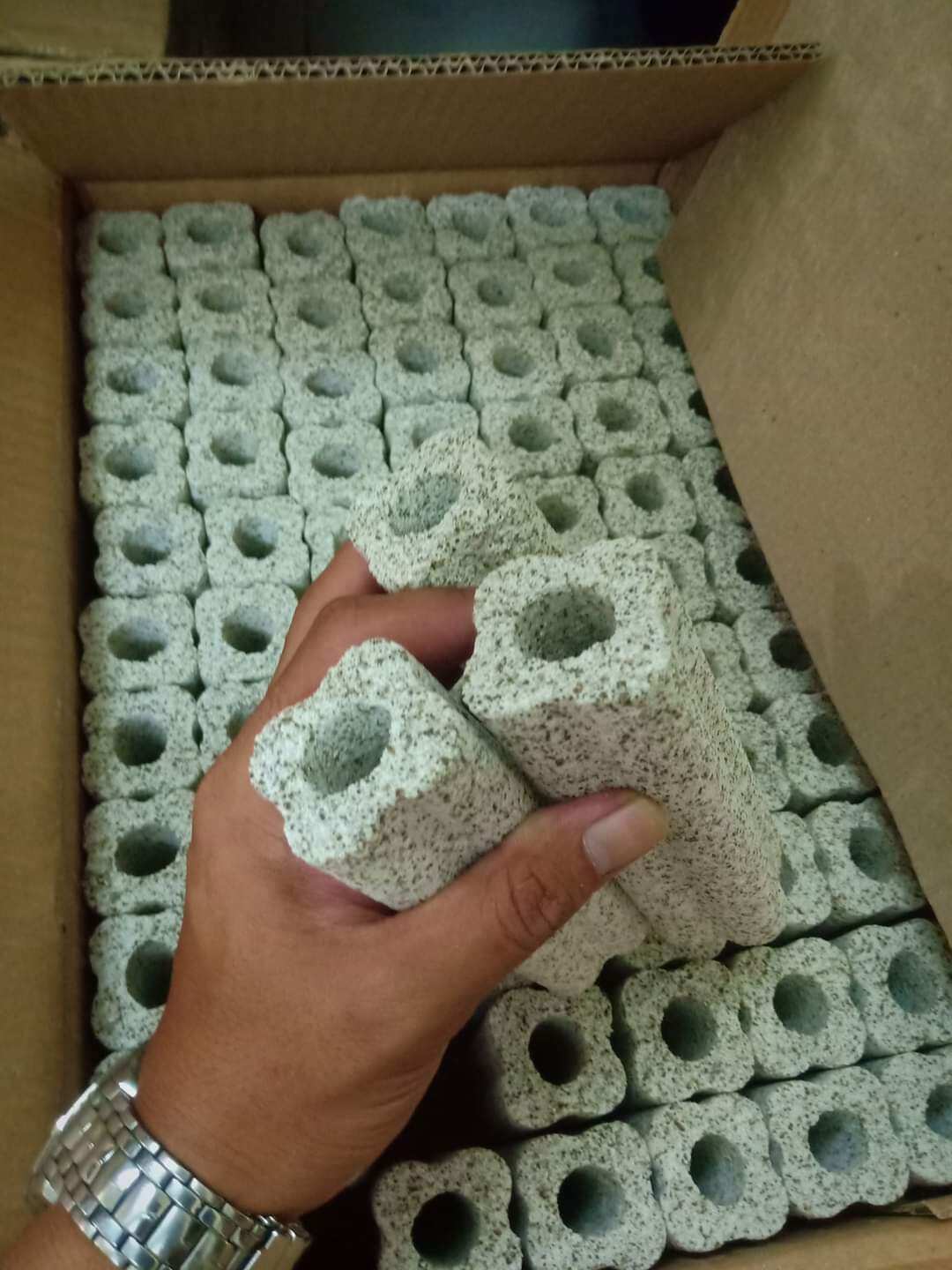 SỨ LỌC NƯỚC , SỨ THANH LỌC NƯỚC CHO HỒ CÁ ( 16 x 4 x 4cm)