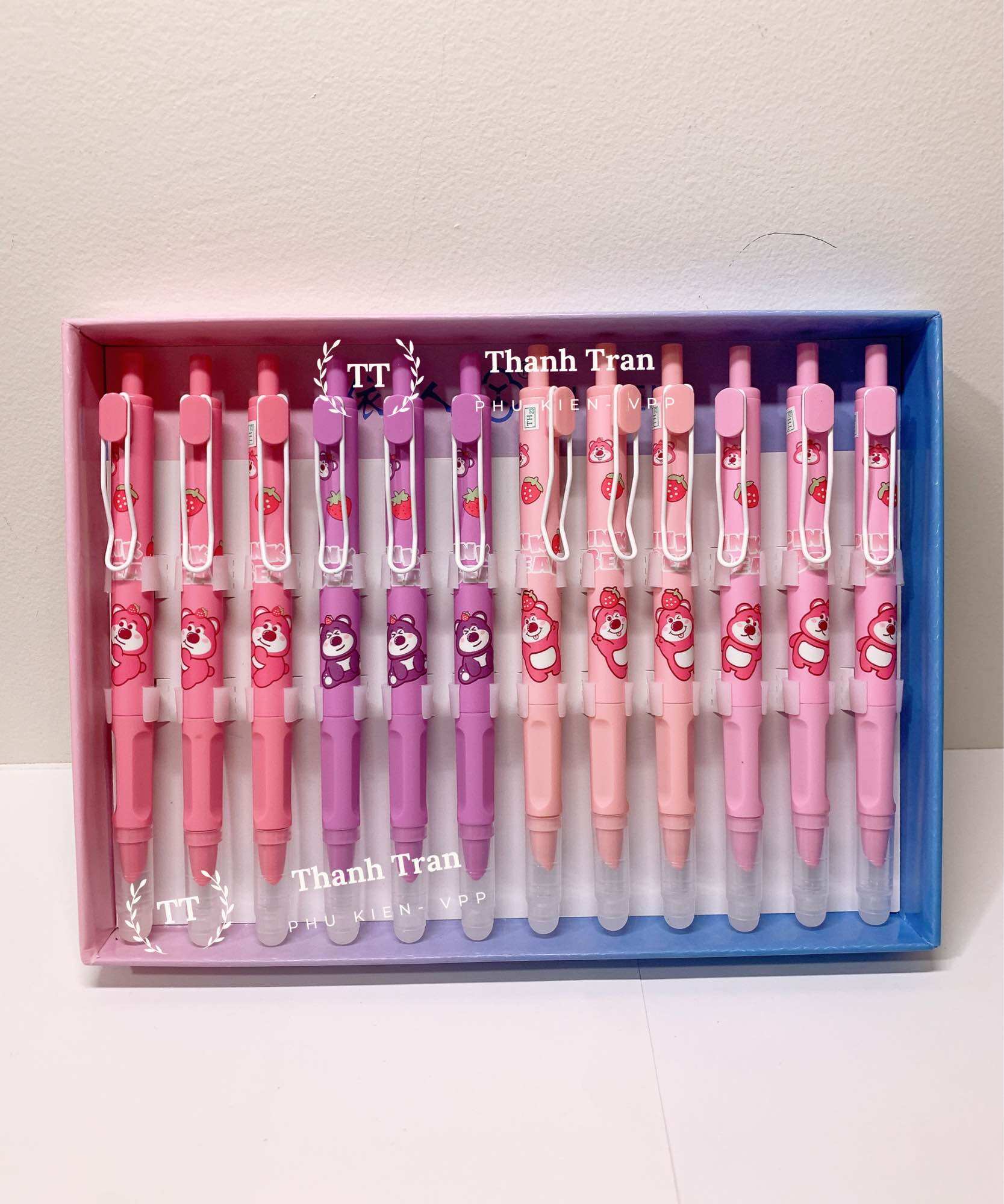Bút máy dạng bấm bôi được hình gấu dâu lotso dễ thương