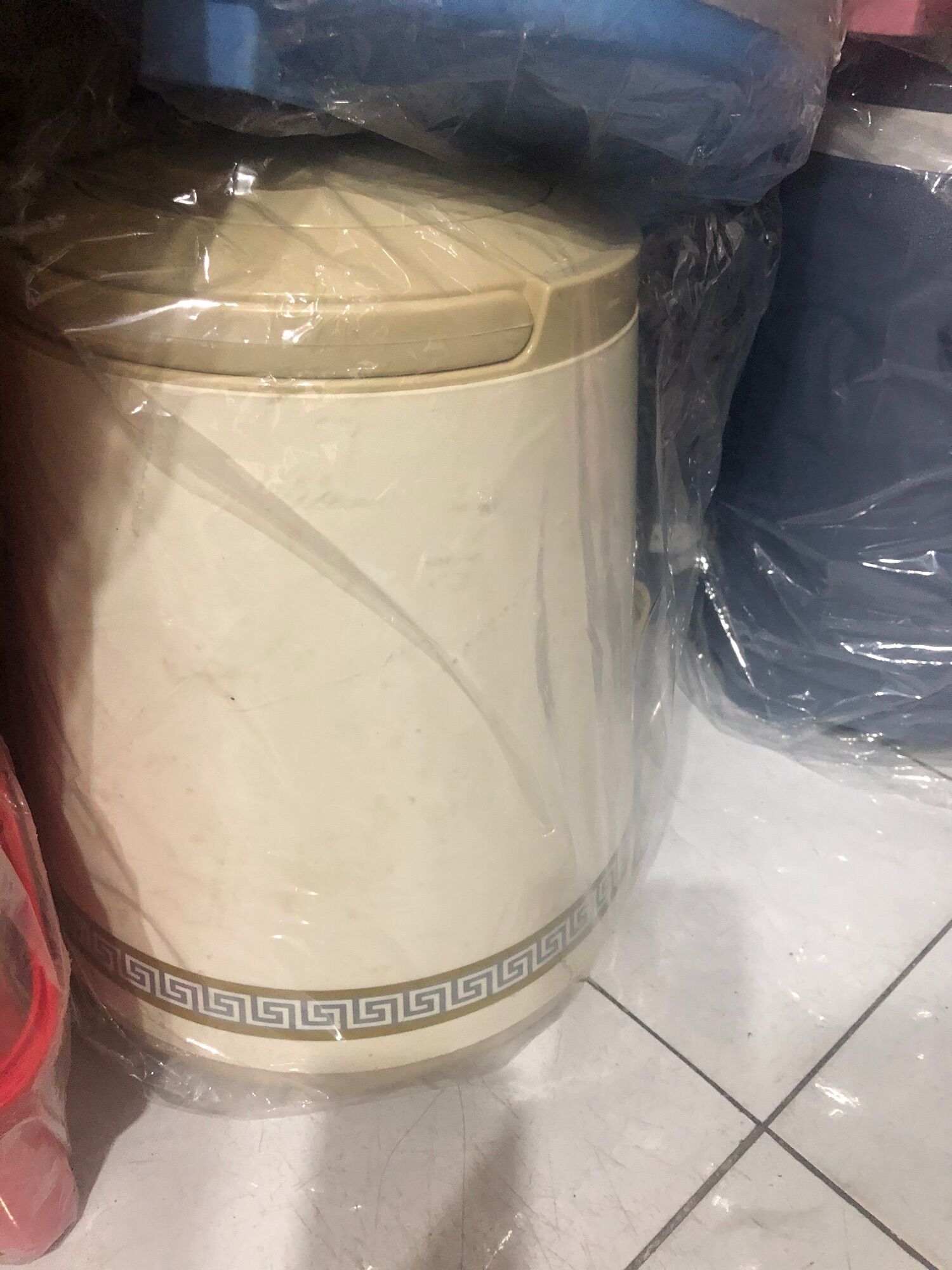 Thùng đá giữ nhiệt có vòi 14 lít( giao màu ngẫu nhiên)