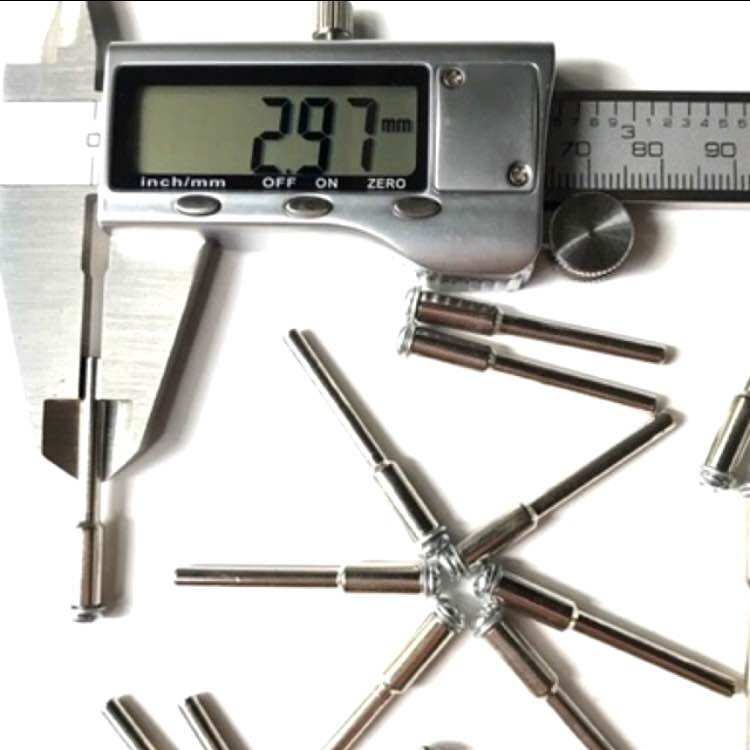 Trục kẹp đĩa lỗ vít 3mm cán 3mm
