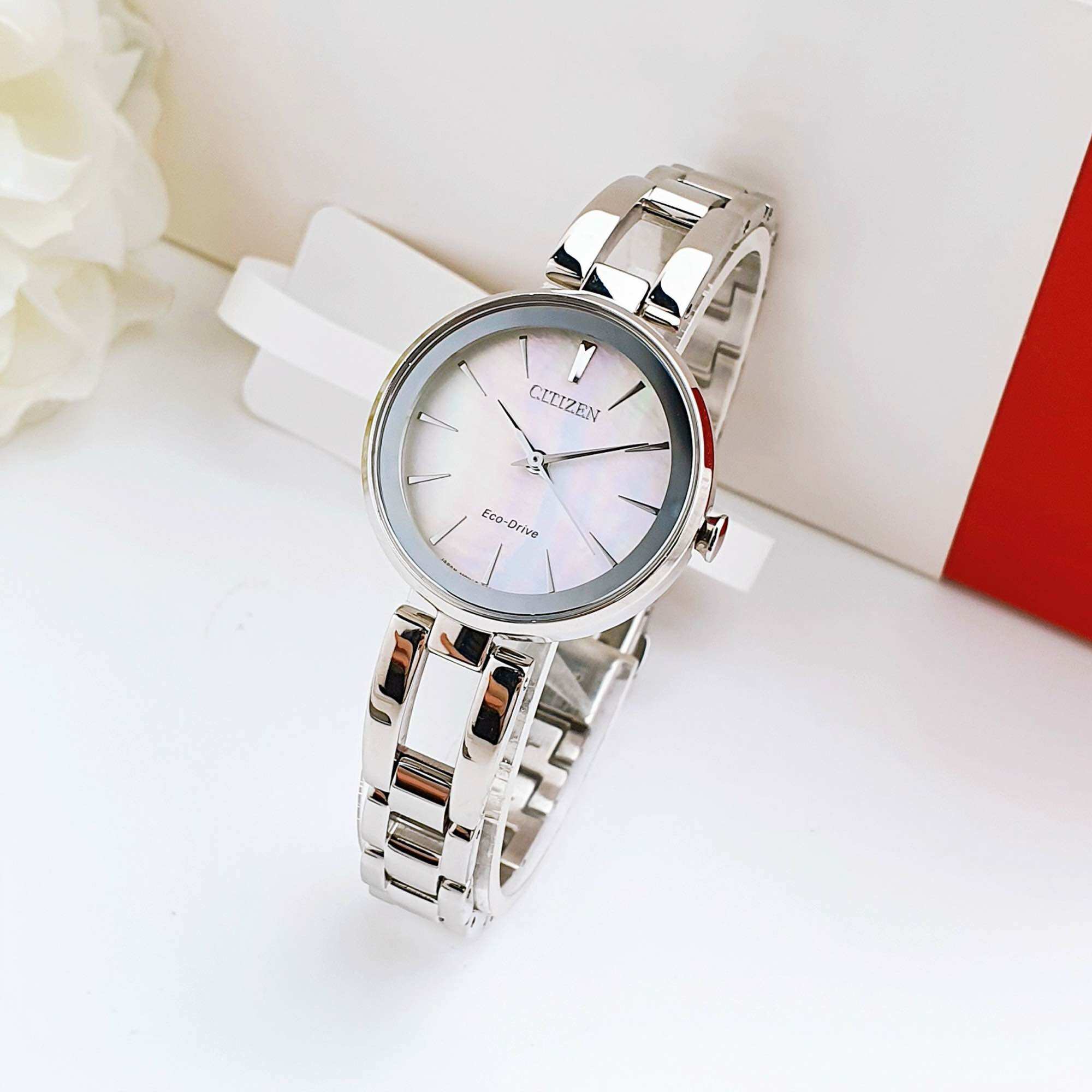 Đồng hồ nữ Citizen dây kim loại, kích thước mặt 28mm