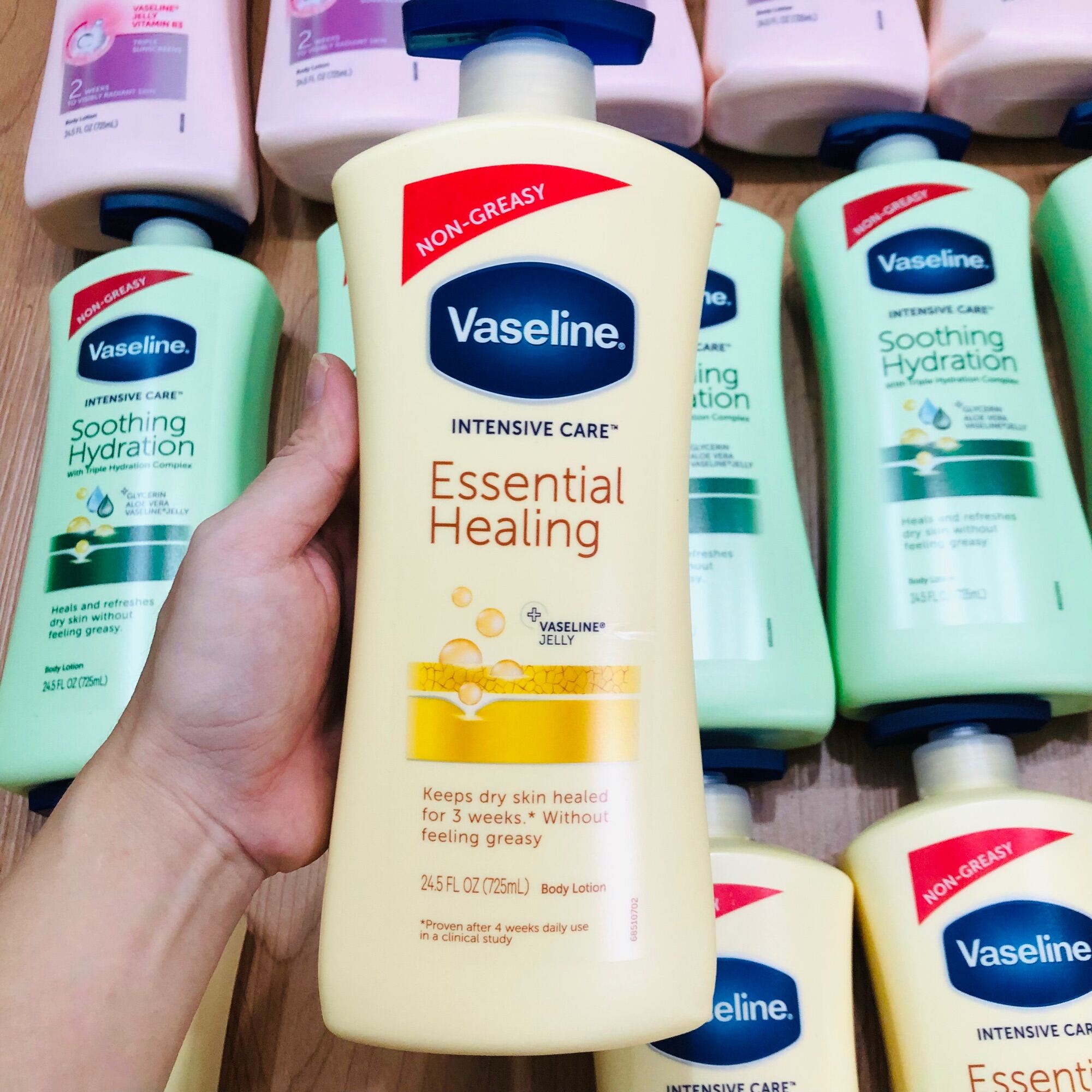 [VASELINE] Dưỡng thể Vaseline Essential Healing (màu vàng)