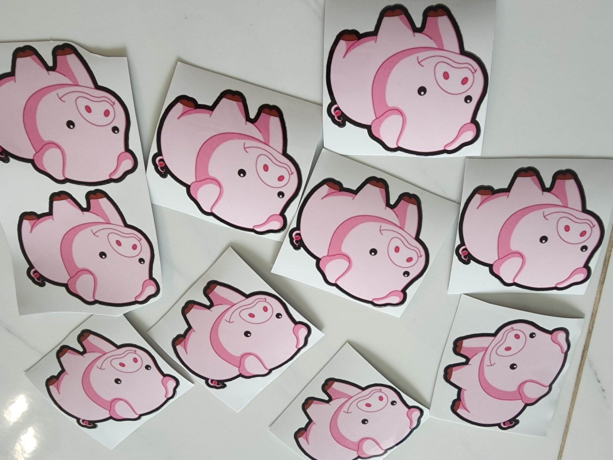 Decal tem dán xe hình chú heo dể thương