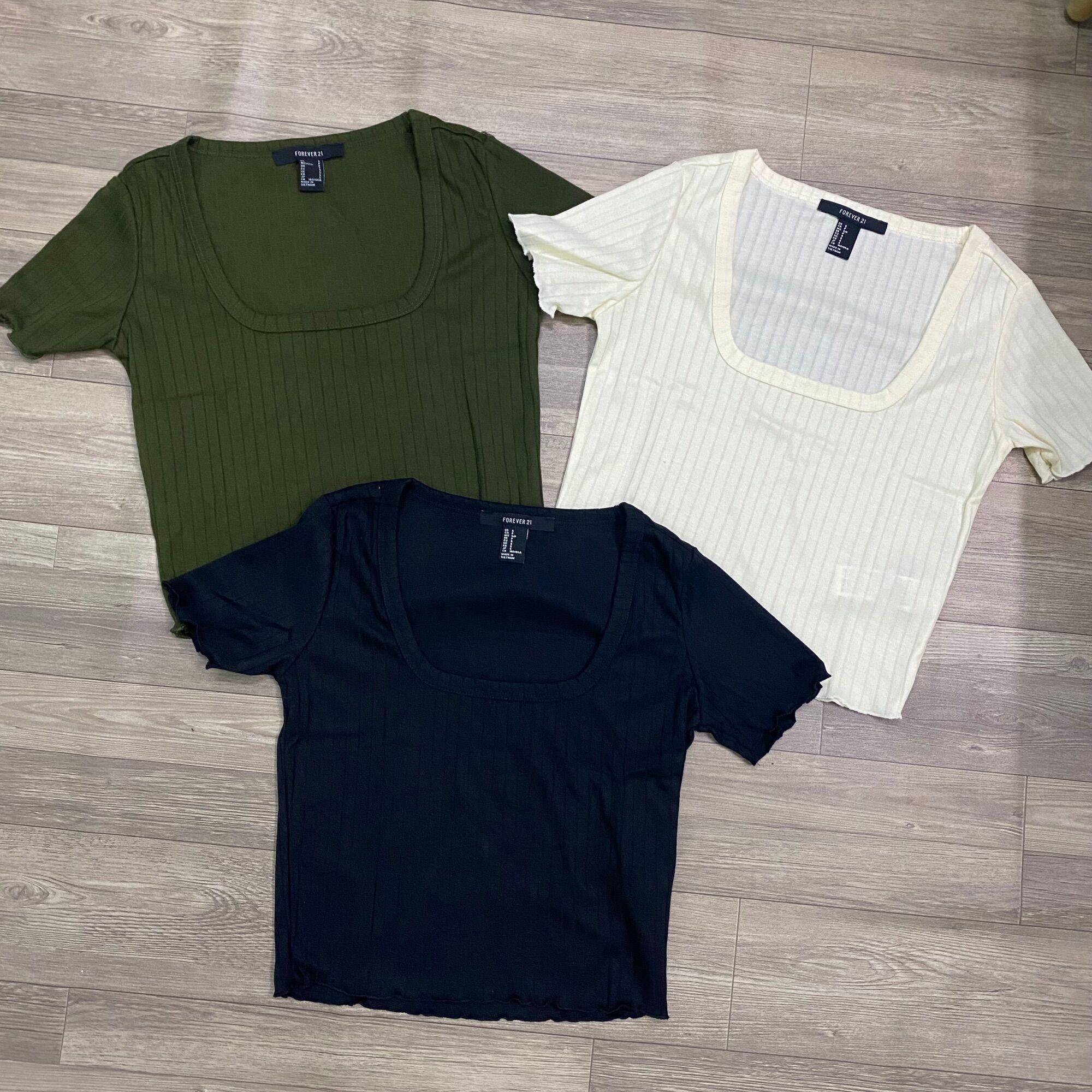 Áo Croptop Cổ U F21 VNXK