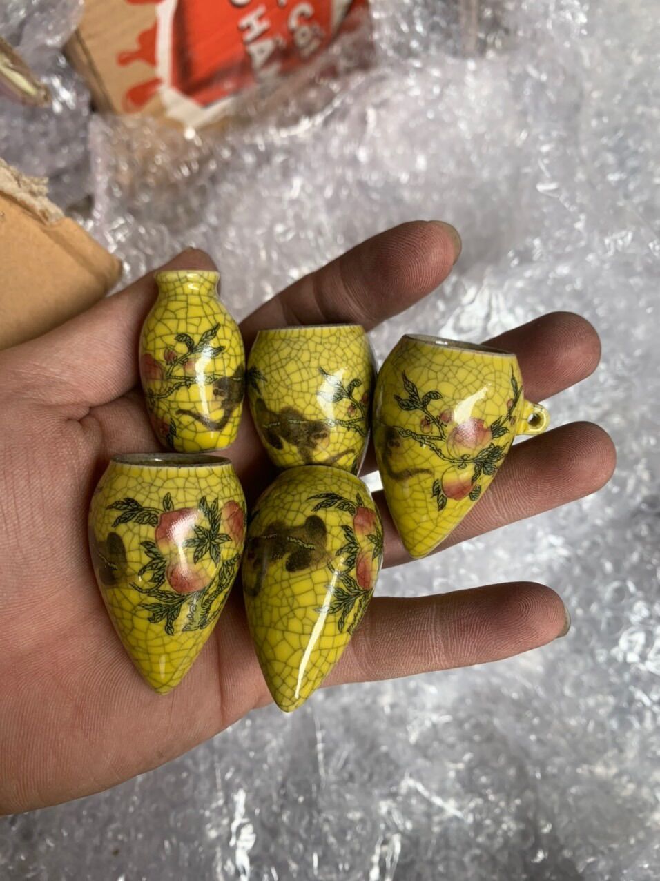 Cóng khuyên men rạn kèm tai tàu