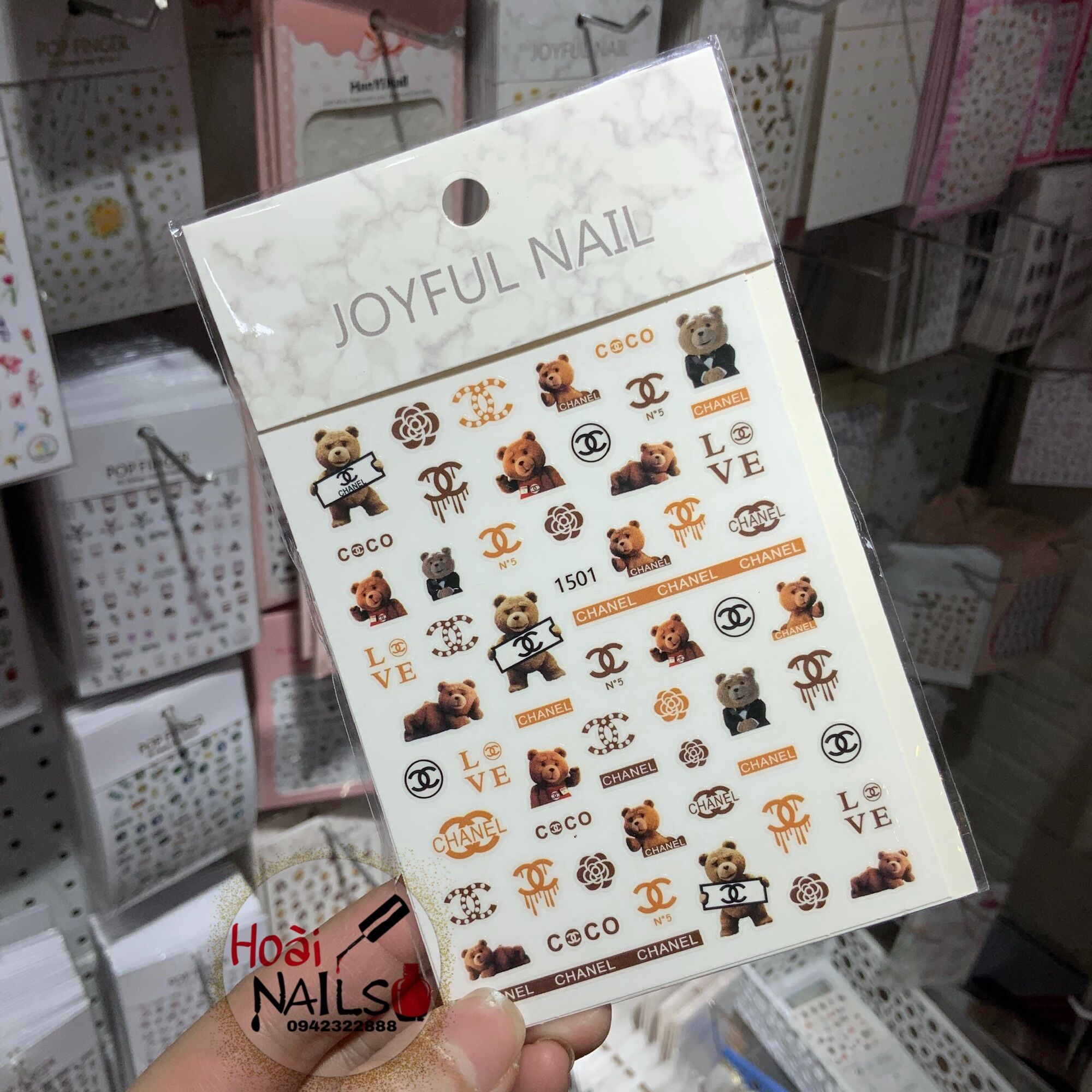 Sticker gấu moschino dán móng tay