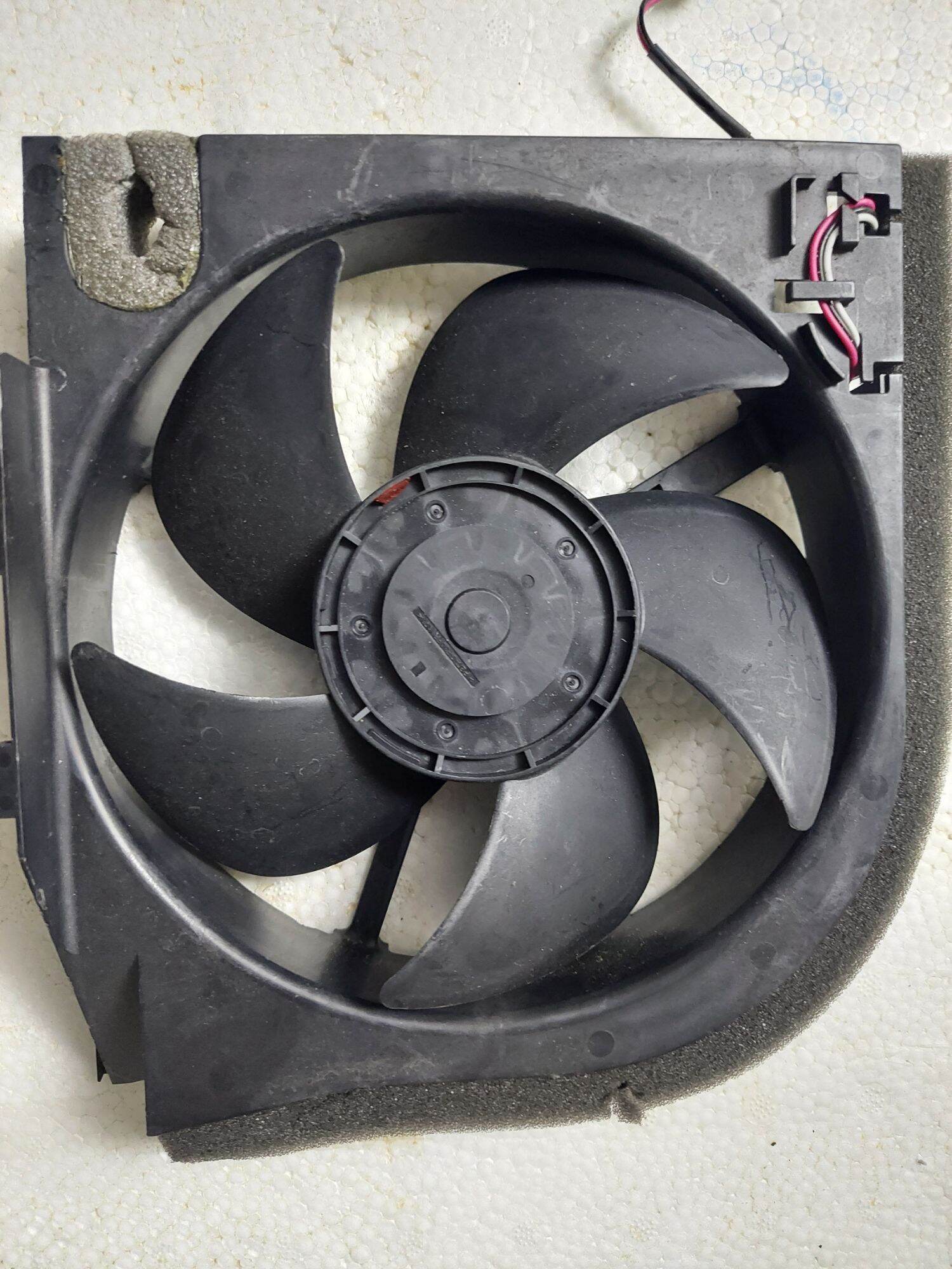 Quạt Nidec không chổi than 12v 17cm.