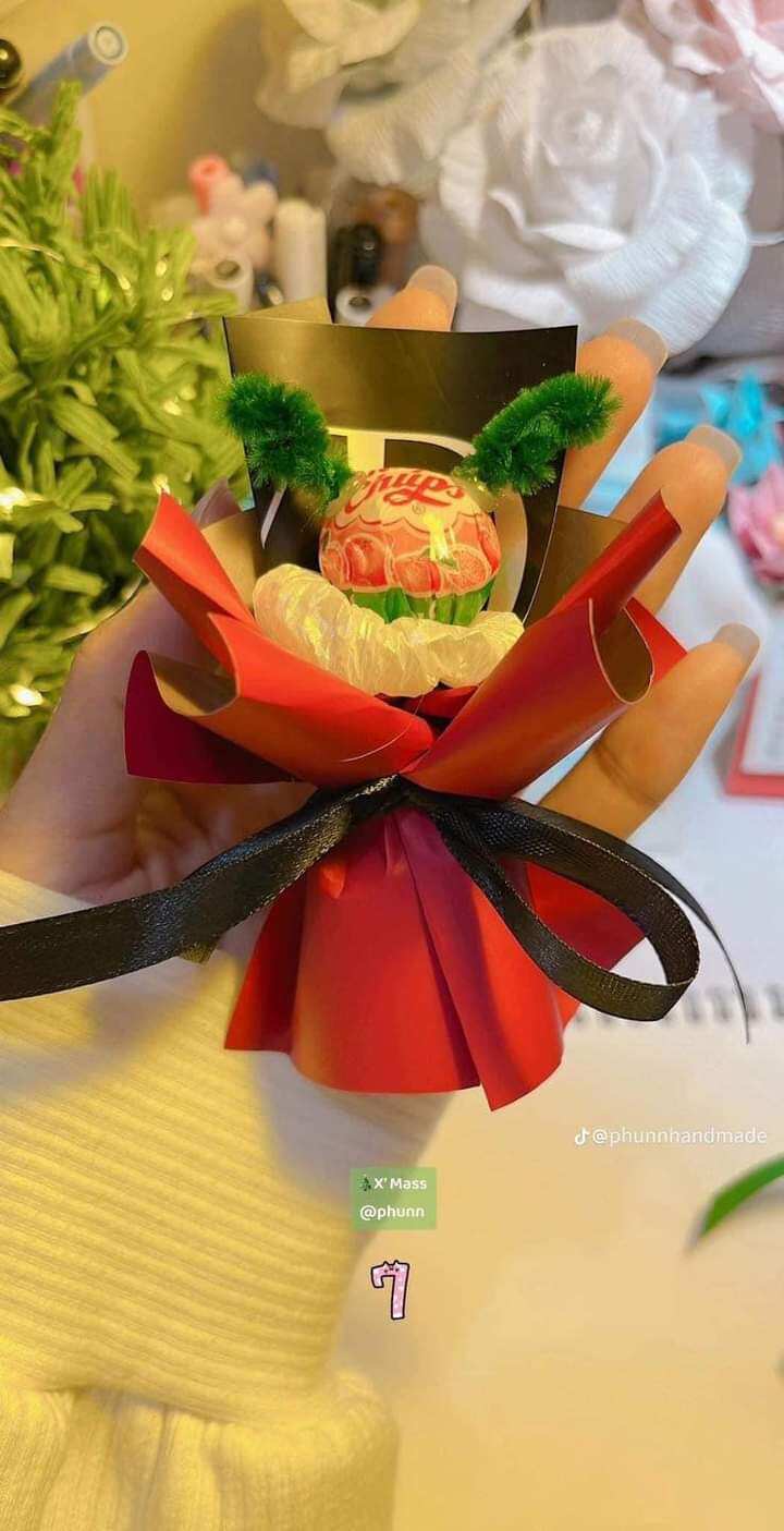 bó hoa kẹo mút giáng sinh