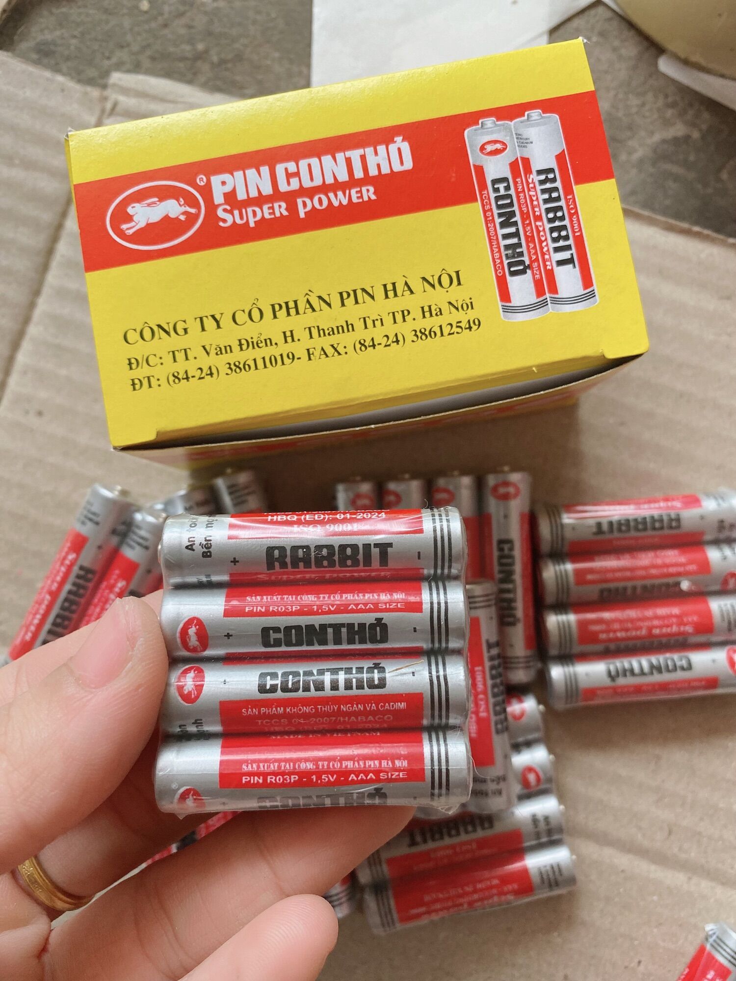 Vỉ 4 viên pin con thỏ 1,5v