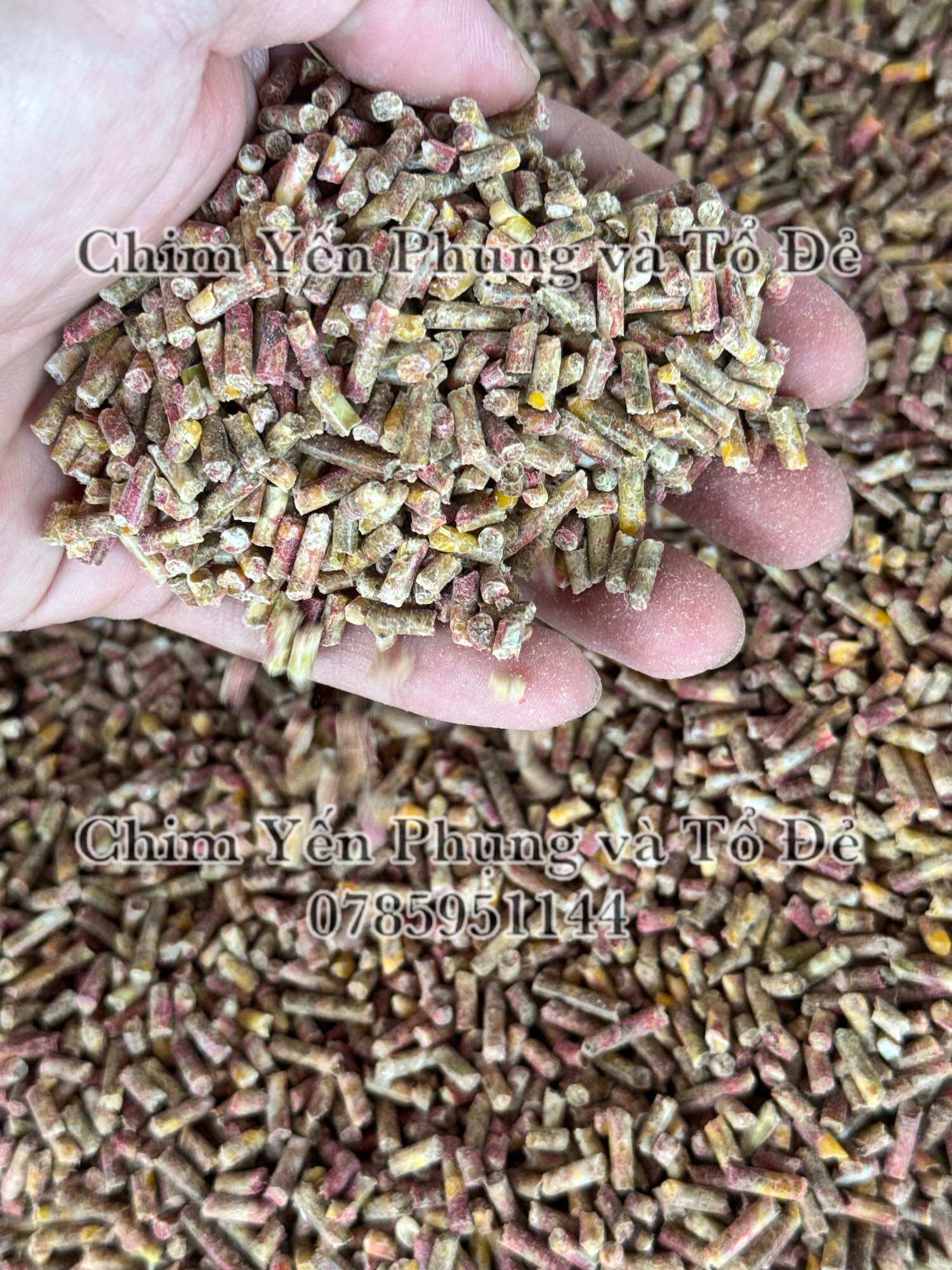 Ngũ Cốc Xay Ép Cám Viên Cho Gà Đá – 1kg