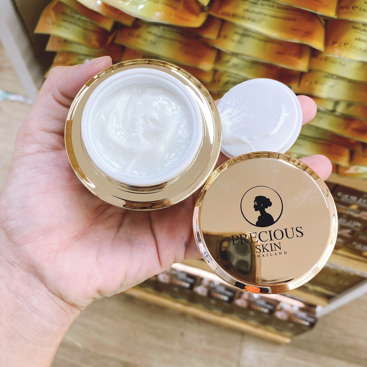 KEM DUỠNG TRẮNG DA GOLD 24K thái lan