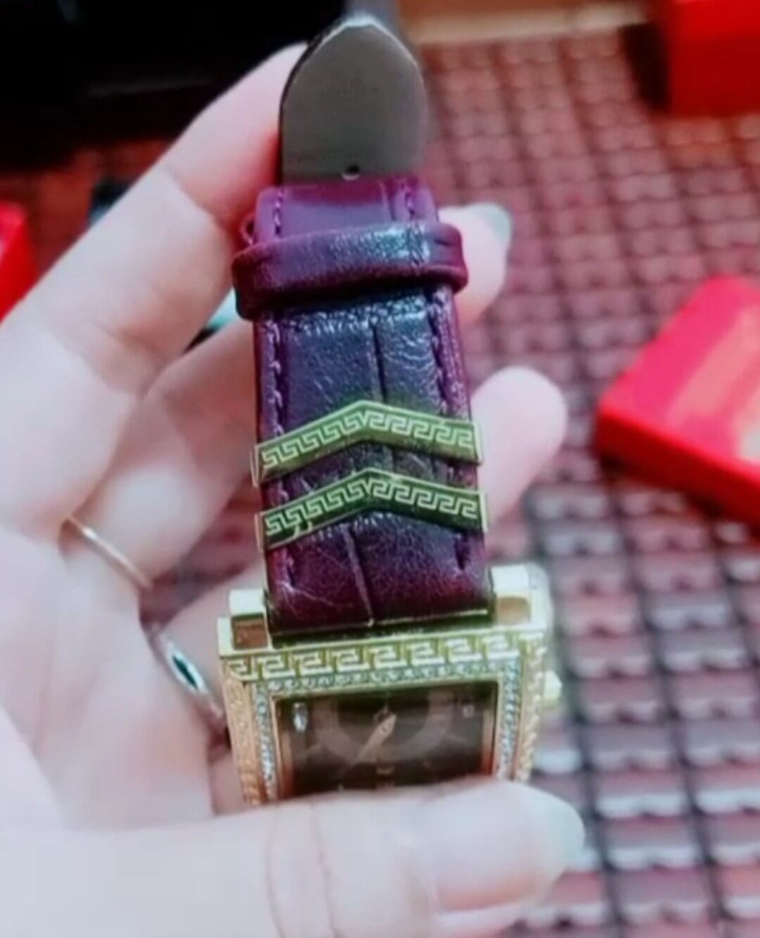 Đồng hồ nữ VERSACE tím cao cấp Thụy Sĩ