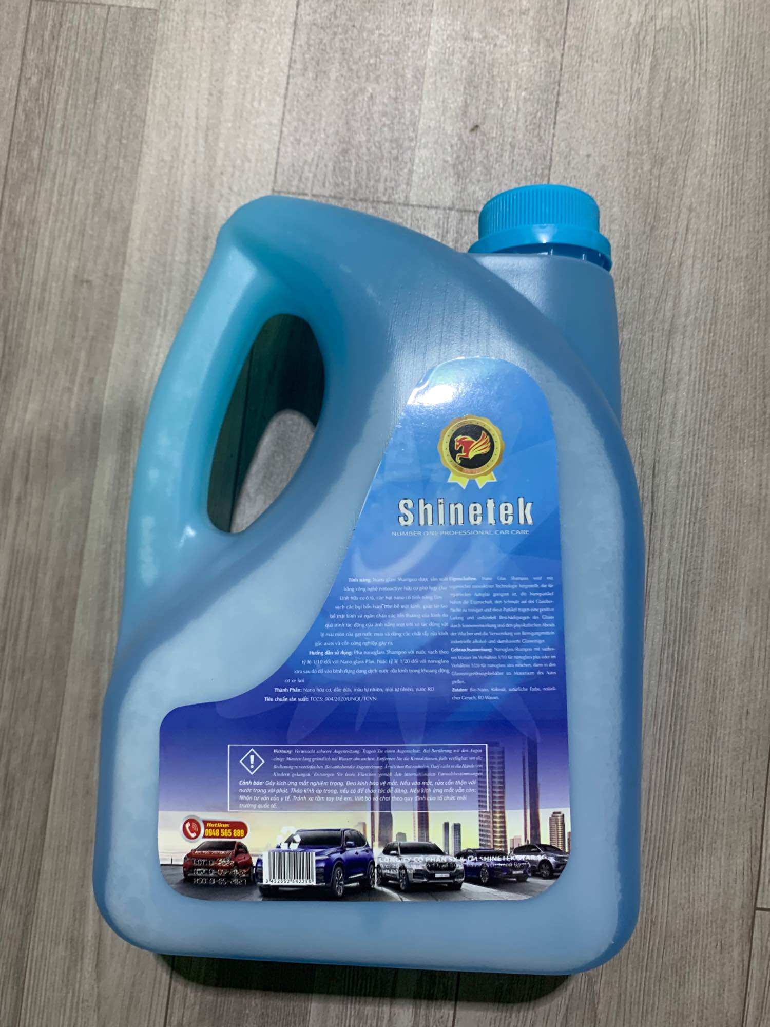 Nước rửa kính ô tô