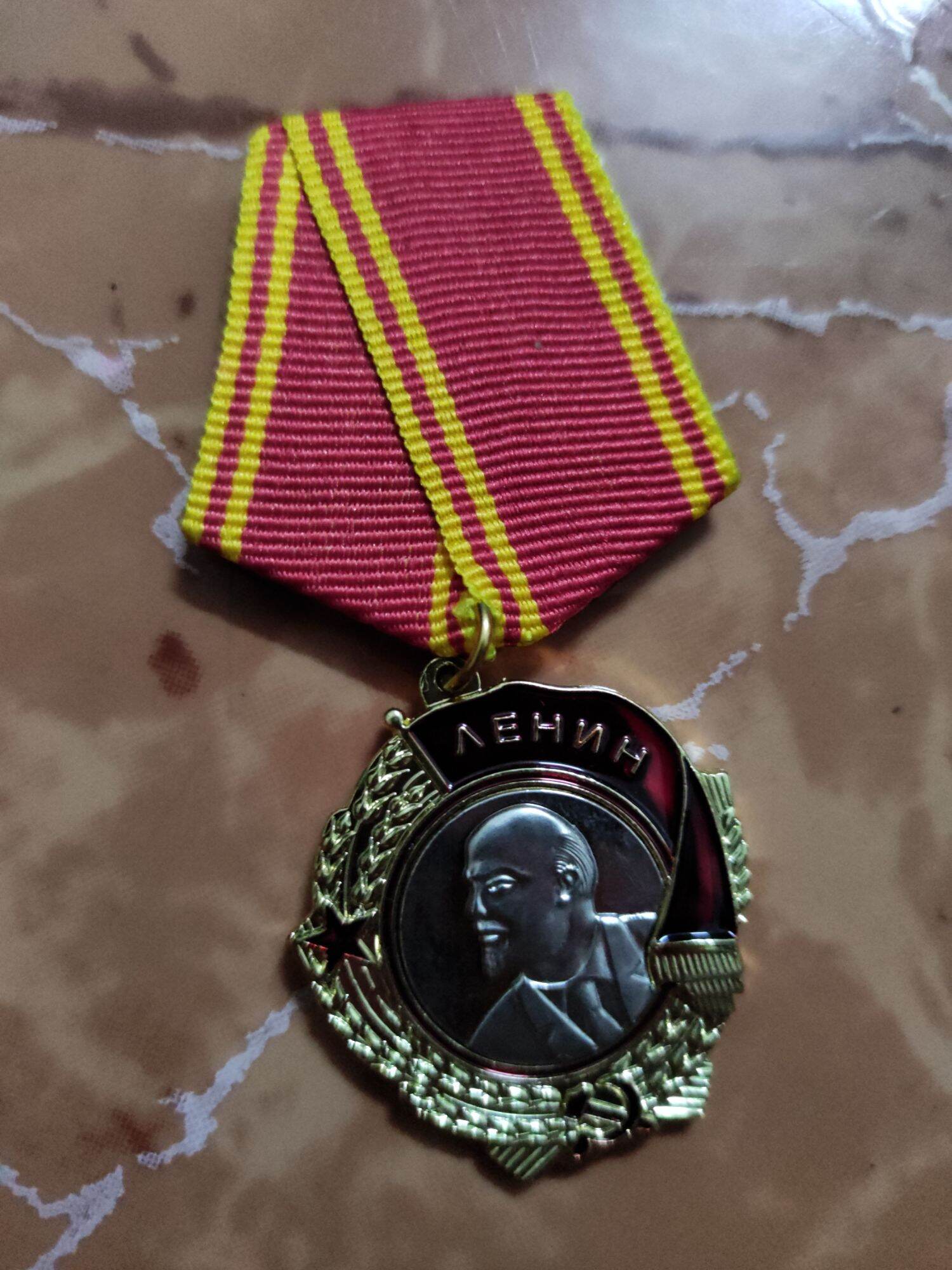 Huy hiệu  cài áo Lê nin. lenin medals cccp