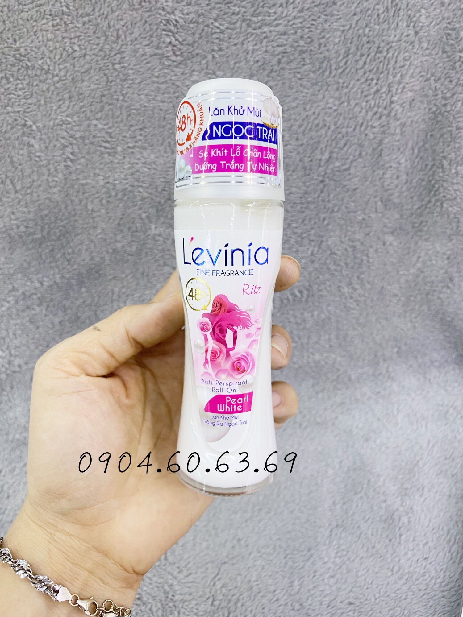 Lăn khử mùi ngọc trai levinia ritz màu hồng nước đục 65g