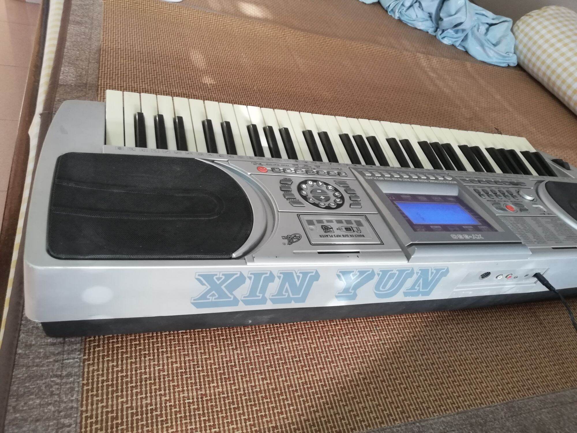 Đàn organ XIN YUN 330