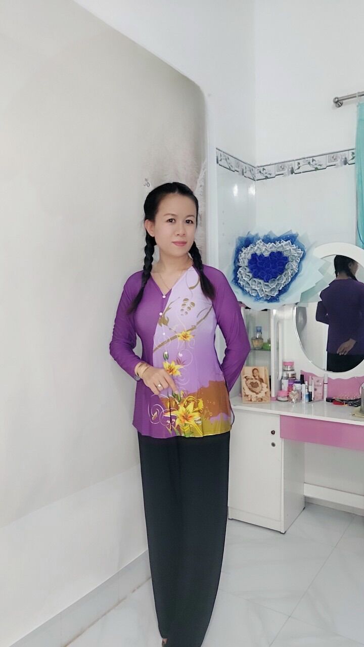 Áo in hoa( áo chưa kèm quần)