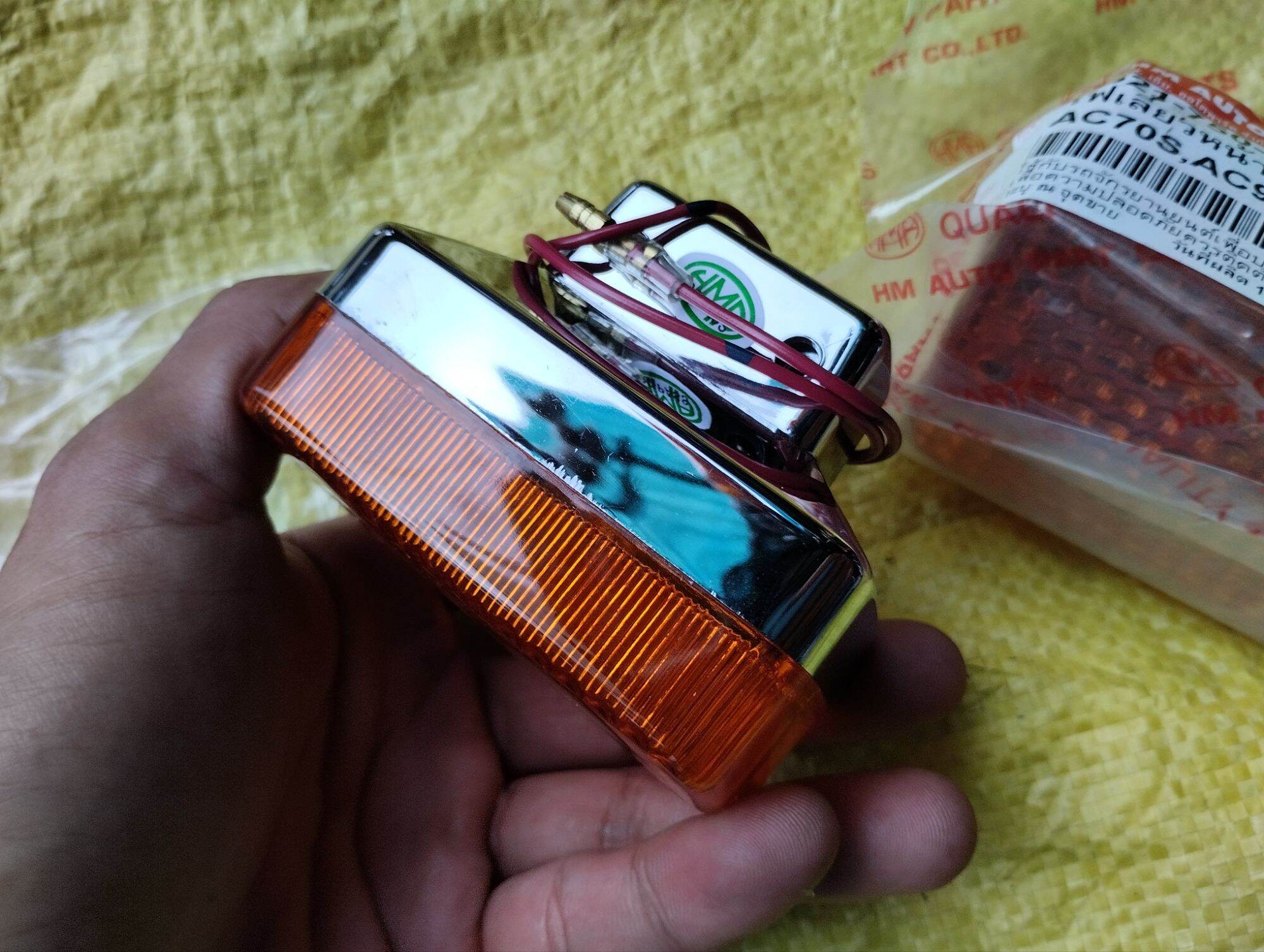 Bộ Đèn Xi Nhan DD 82 Đèn Vuông Hàng Thái Lan