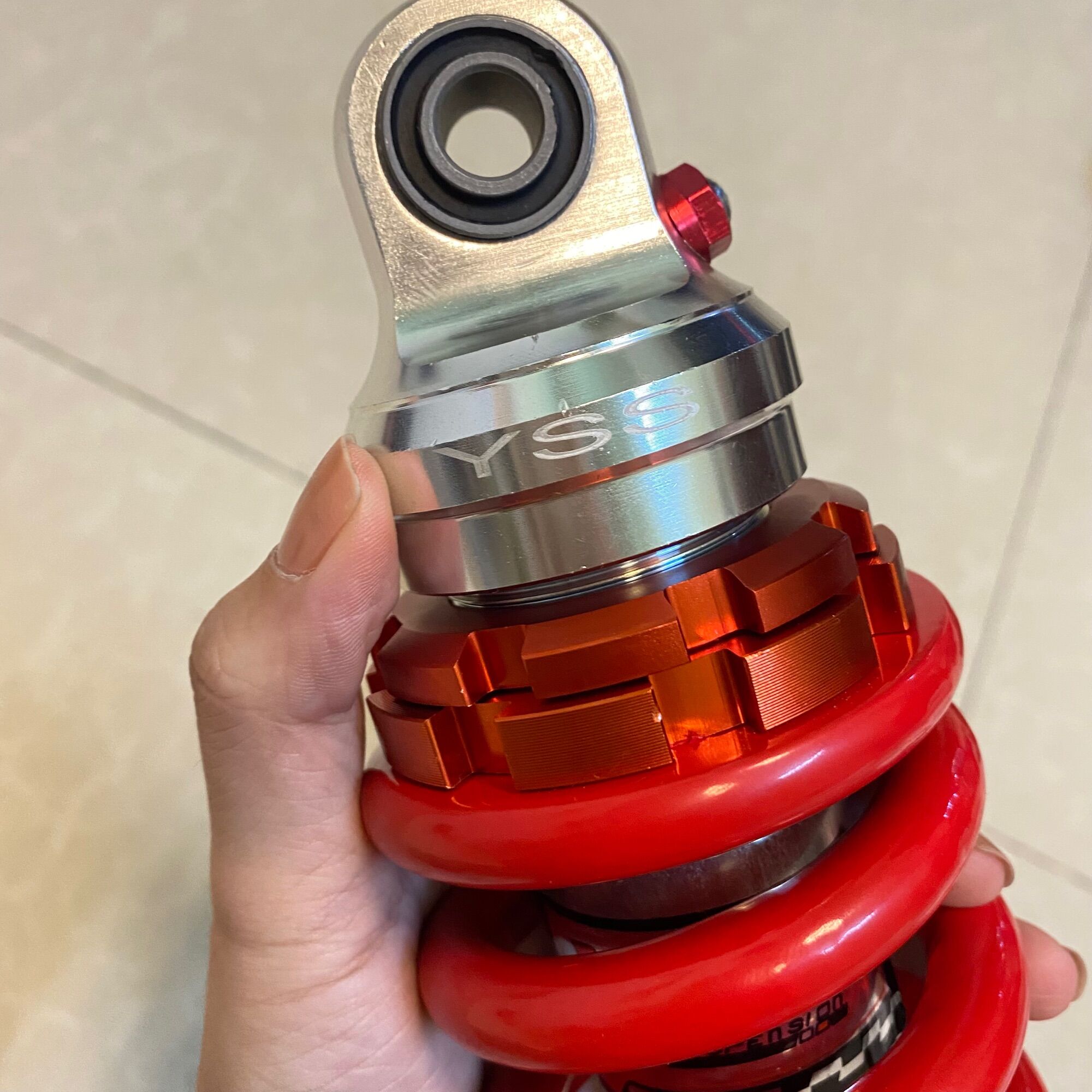 Phuộc nhún sau Ex 135 và Ex 150