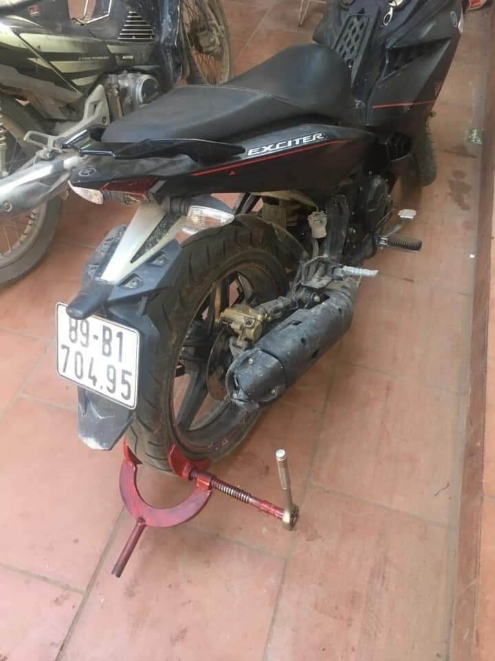 Vam ép lốp không săm xe máy